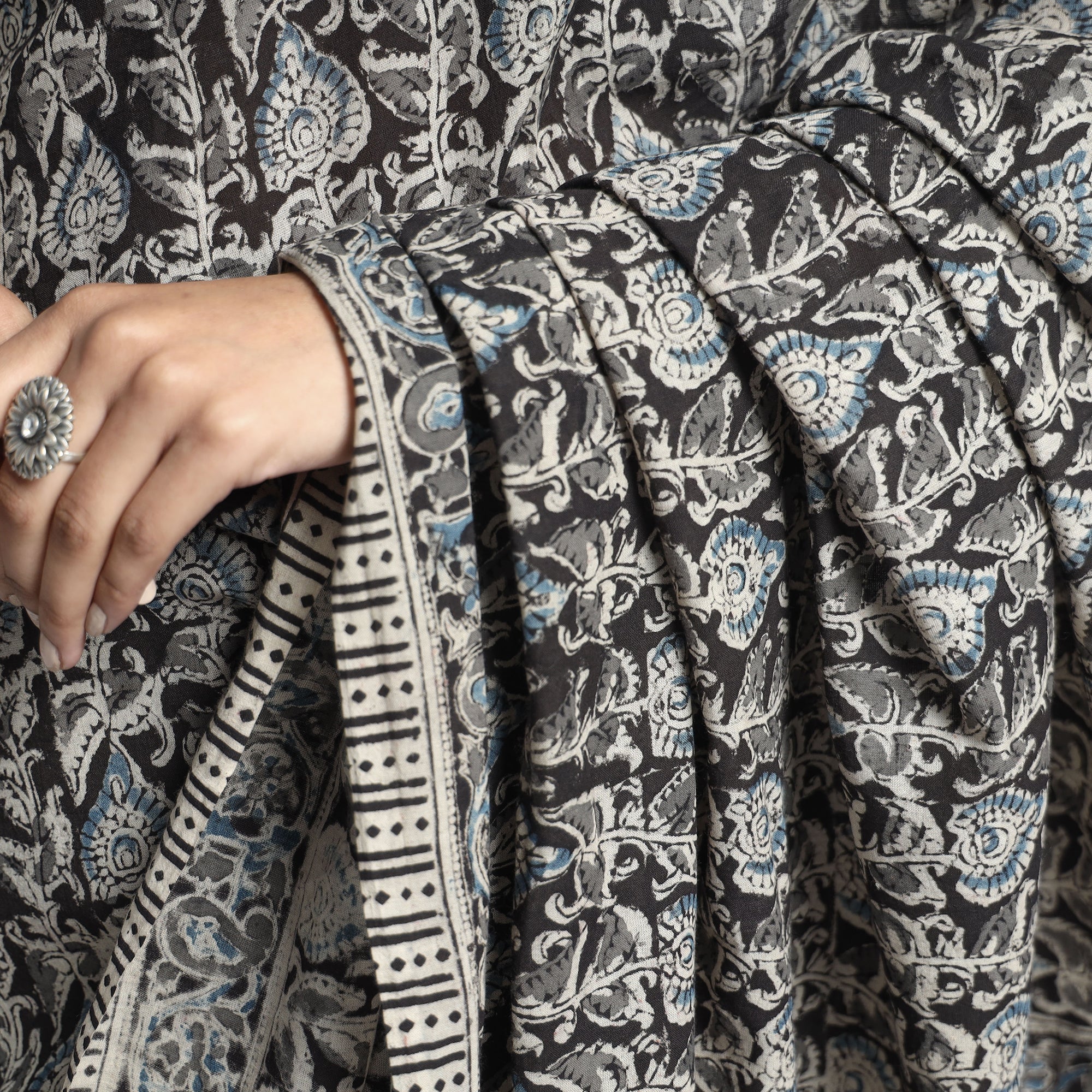 VENKATA BHANU KALAMKARI PEDANA Black - Pedana Block Print Cotton Kalamkari Saree - view 4