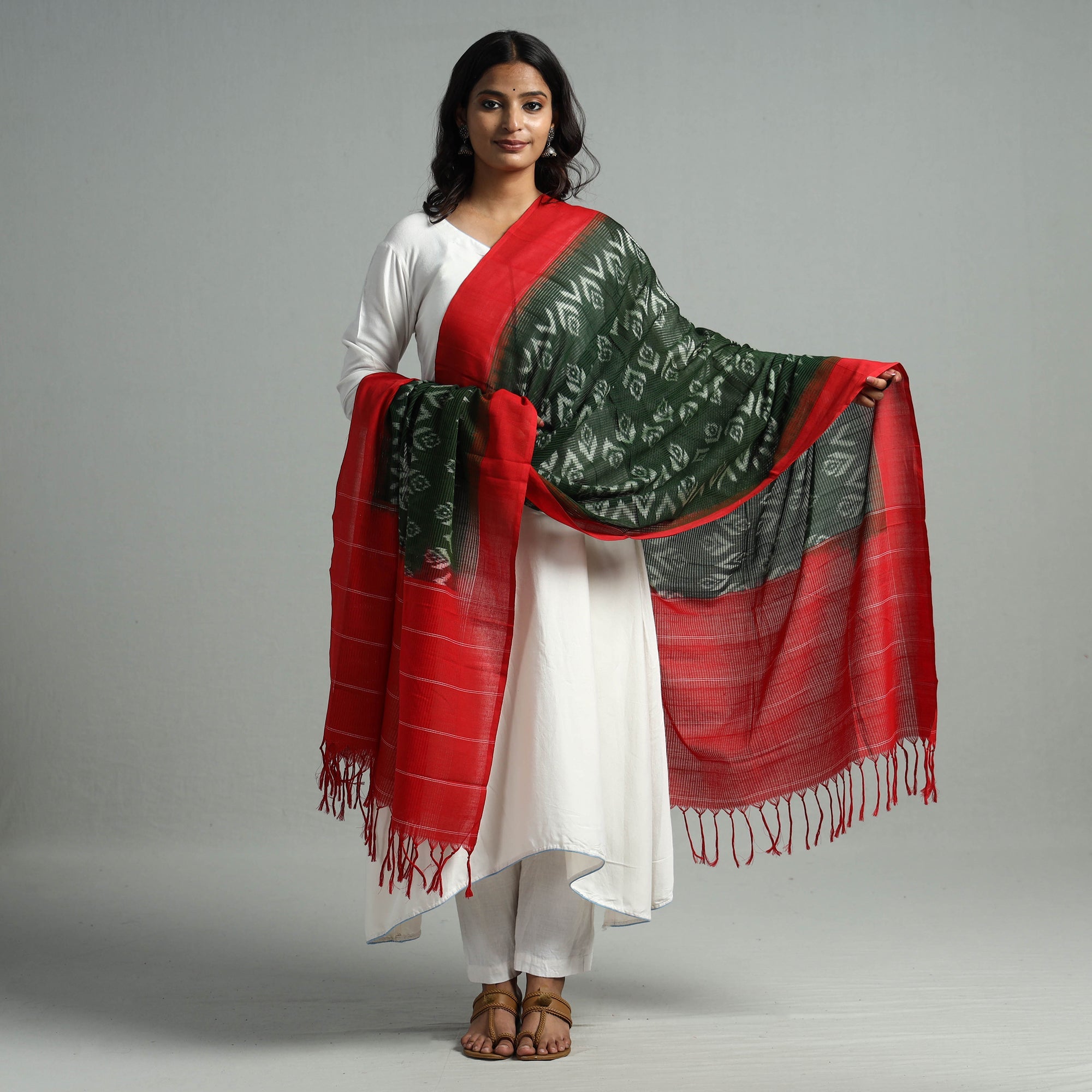 POCHAMPALLY IKAT WEAVES BY GOVARDHAN Green - Pochampally Missing Ikat Weave Cotton Handloom Dupatta 01 - view 2