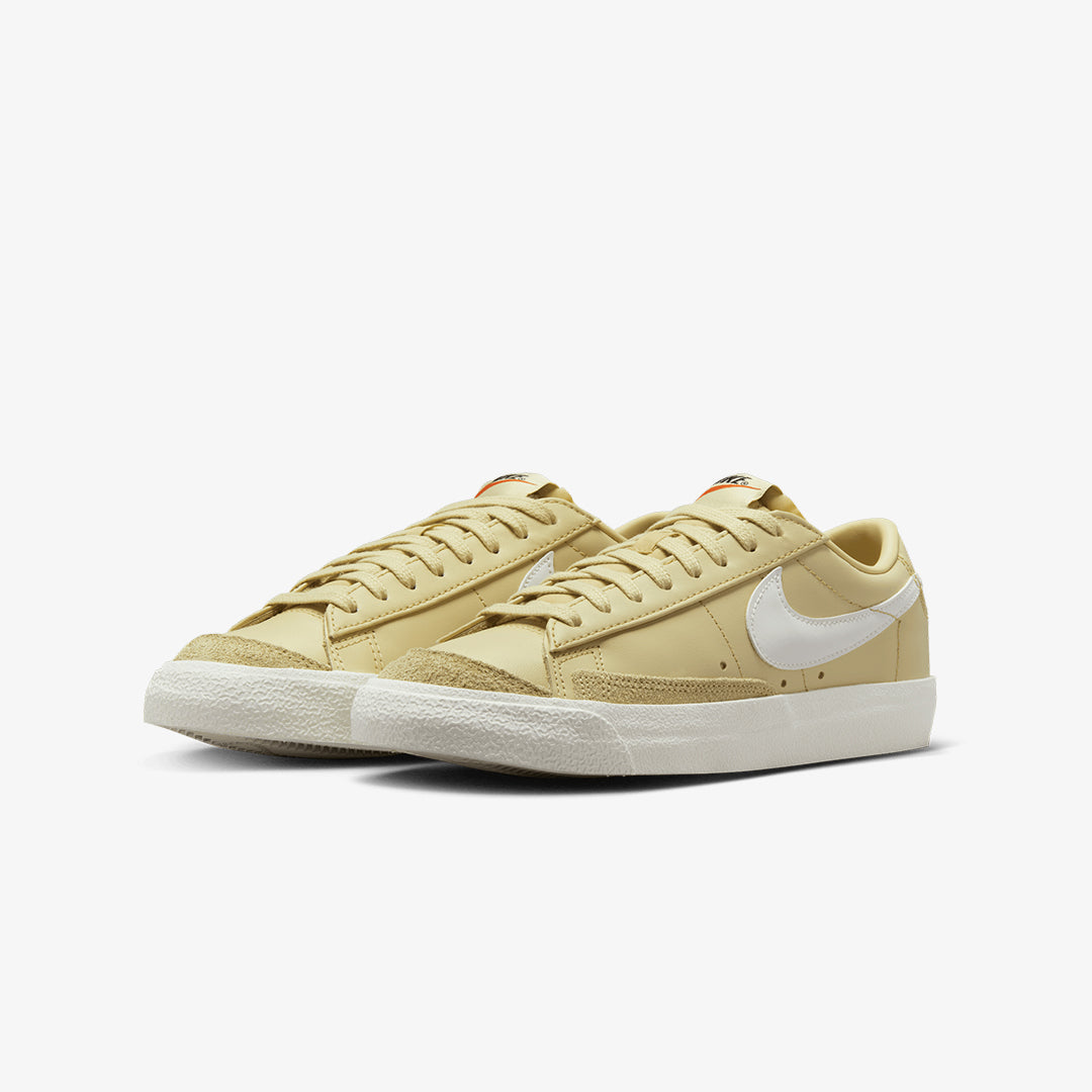 Team gold sail – Nike | BLAZER LOW '77 { TEAM GOLD/SAIL