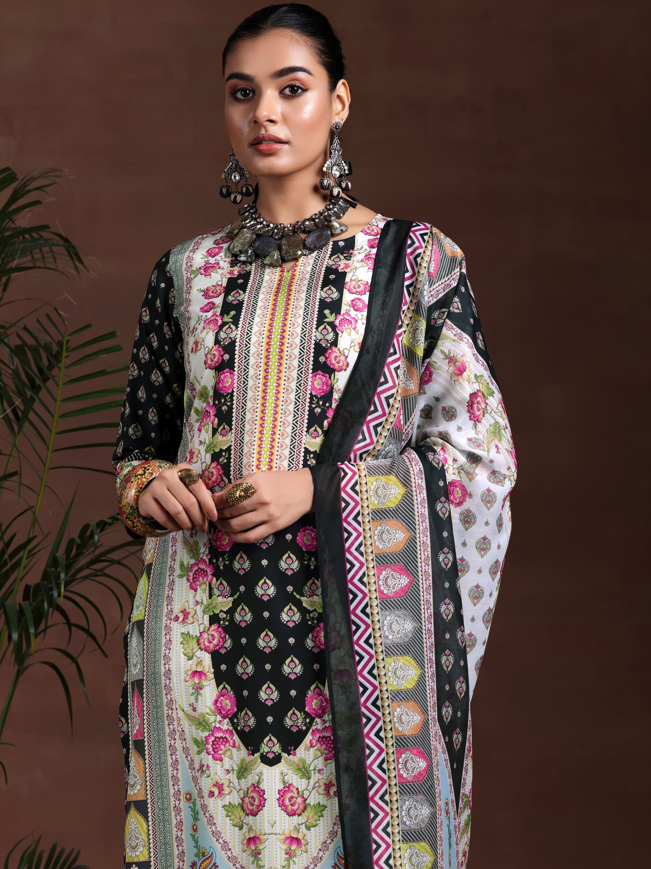 Libas Black Printed Poly Crepe Straight Suit With Dupatta - view 5