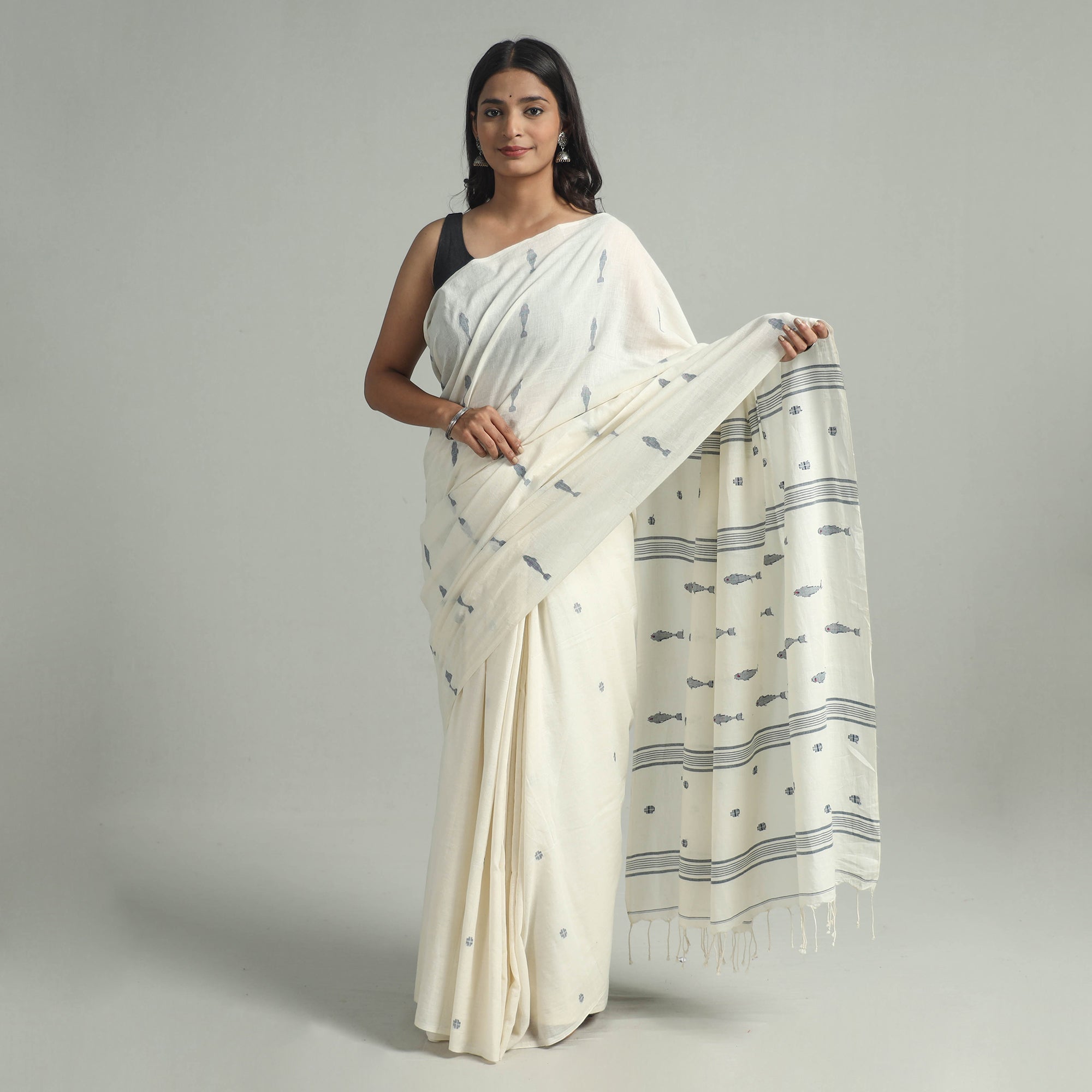 SASHA Beige - Handloom Cotton Phulia Jamdani Saree with Tassels 05 - view 2