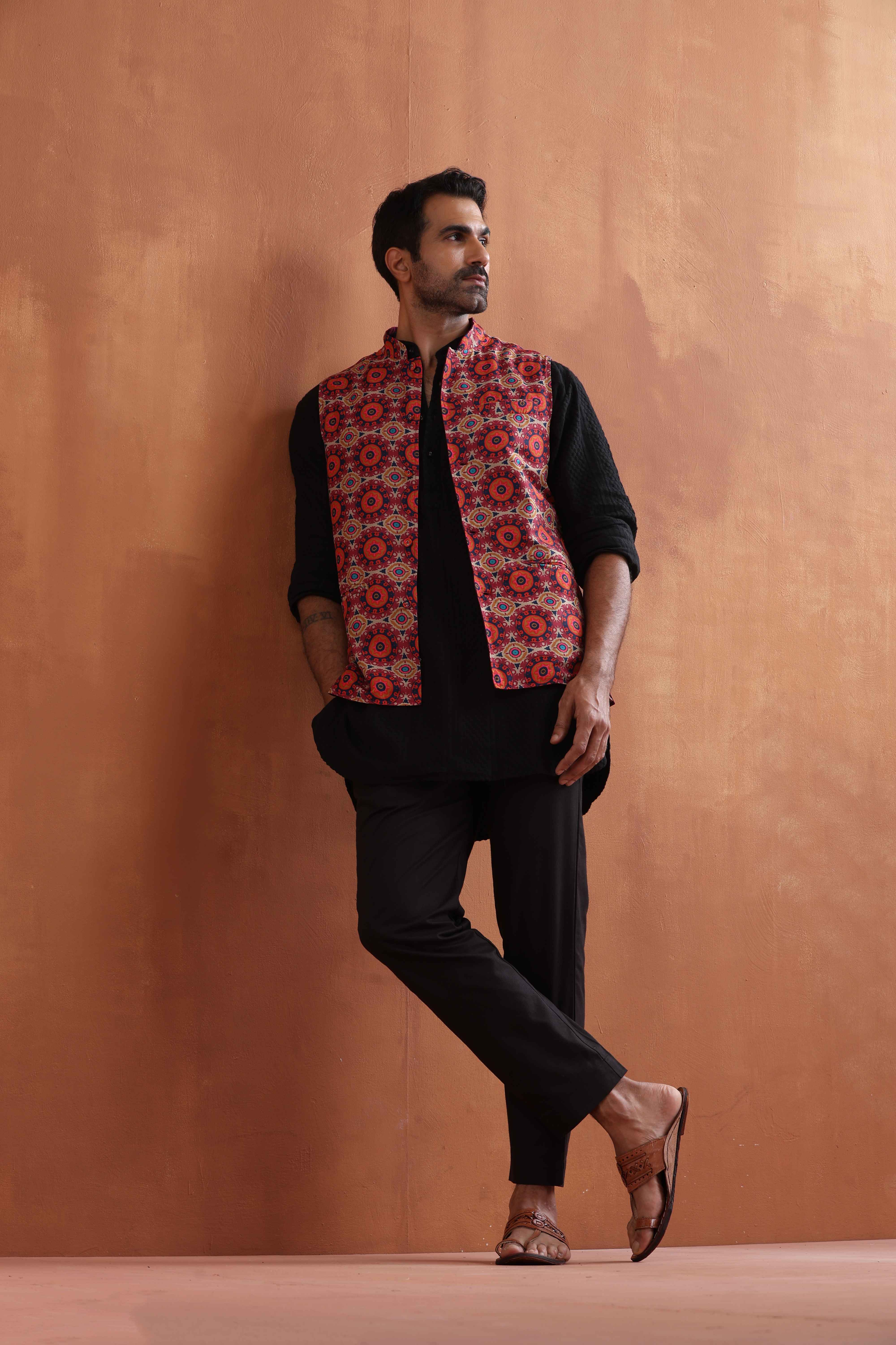 trueBrowns Men's Black Textured Cotton Dobby Short Kurta - view 7