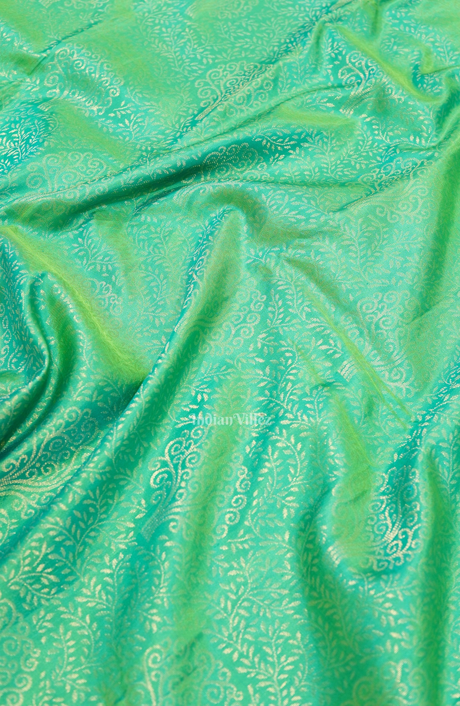 IndianVillèz Green Golden Work Without Border Pure Kanjivaram Silk Saree - view 3