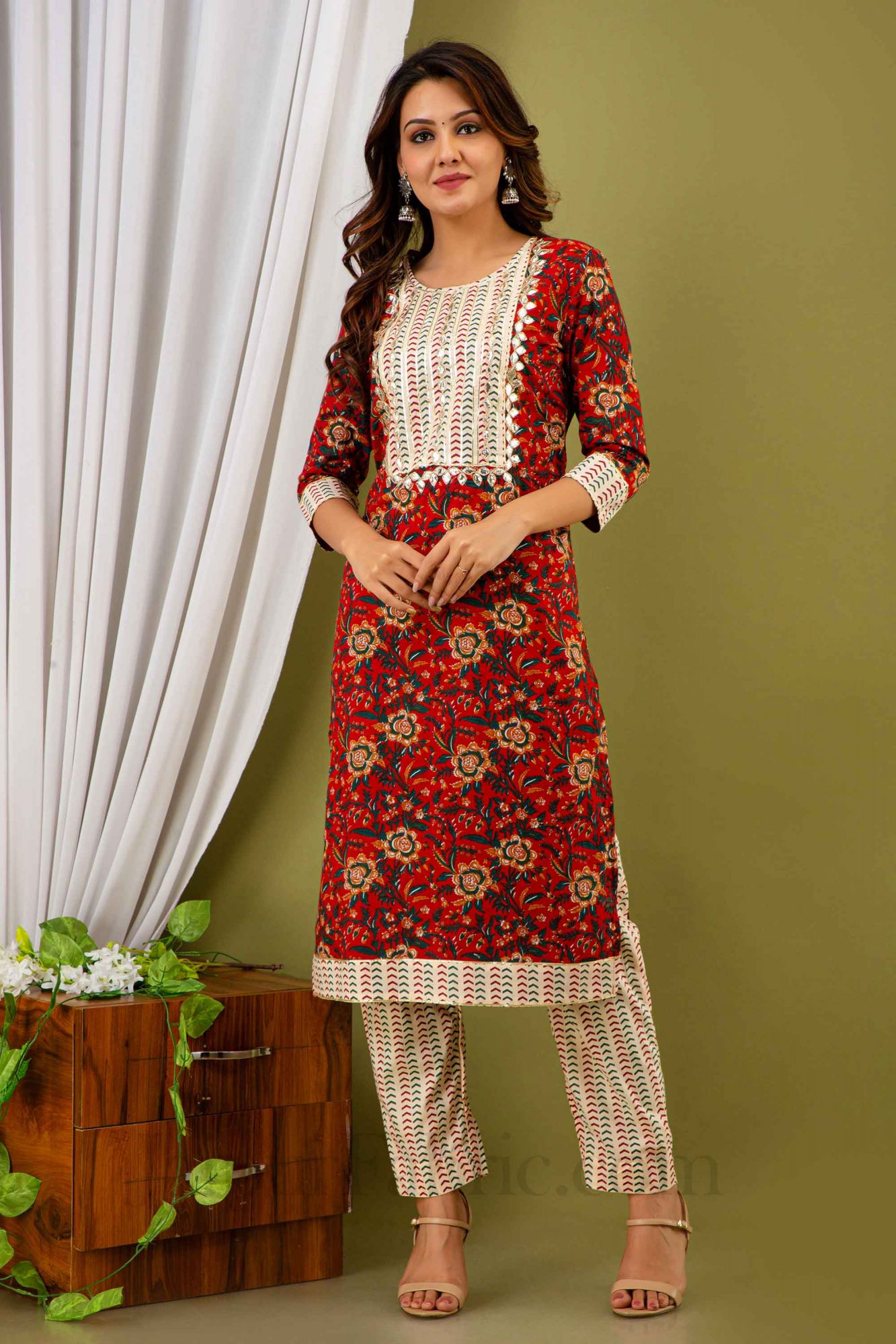 JaipurFabric® Women Red Cotton Round Neck Kurti with Pant