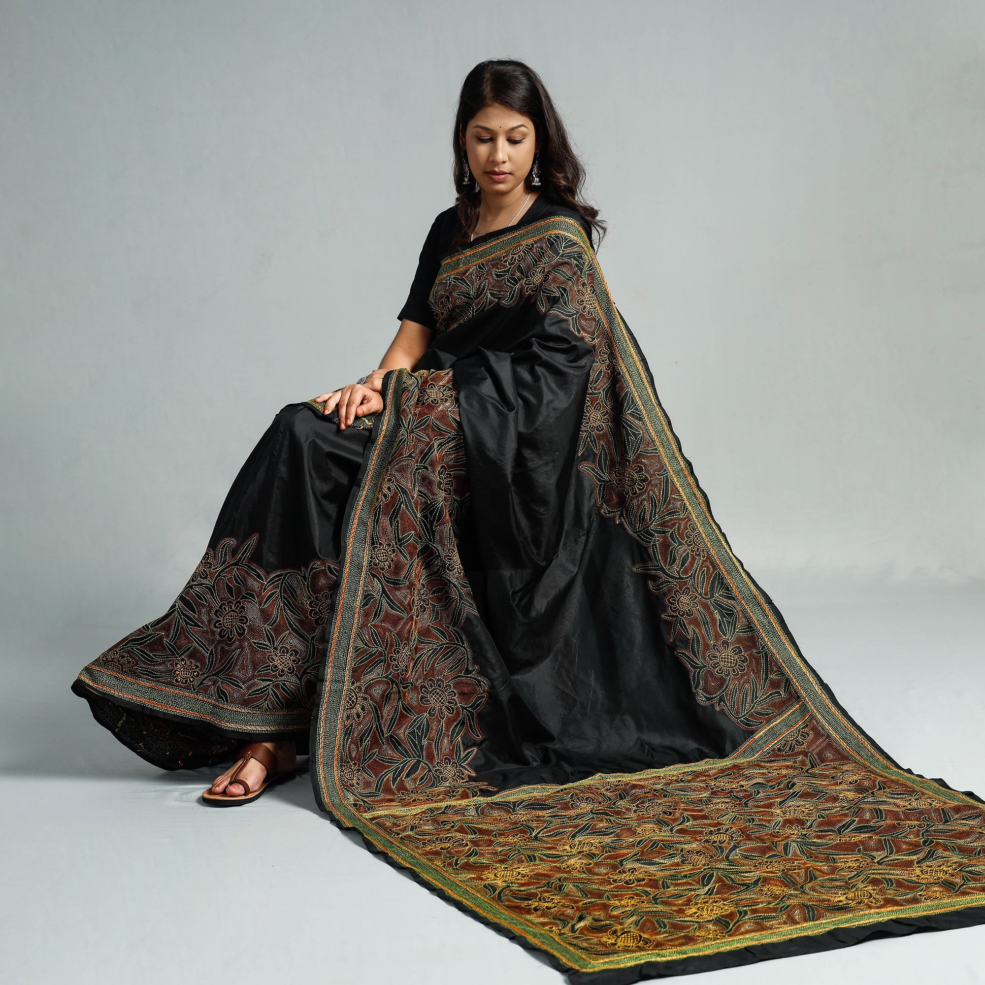 KHUSHBASH - HAPPY LOOM OF EAST Black - Bengal Kantha Embroidery Bangalore Silk Handloom Saree - view 3