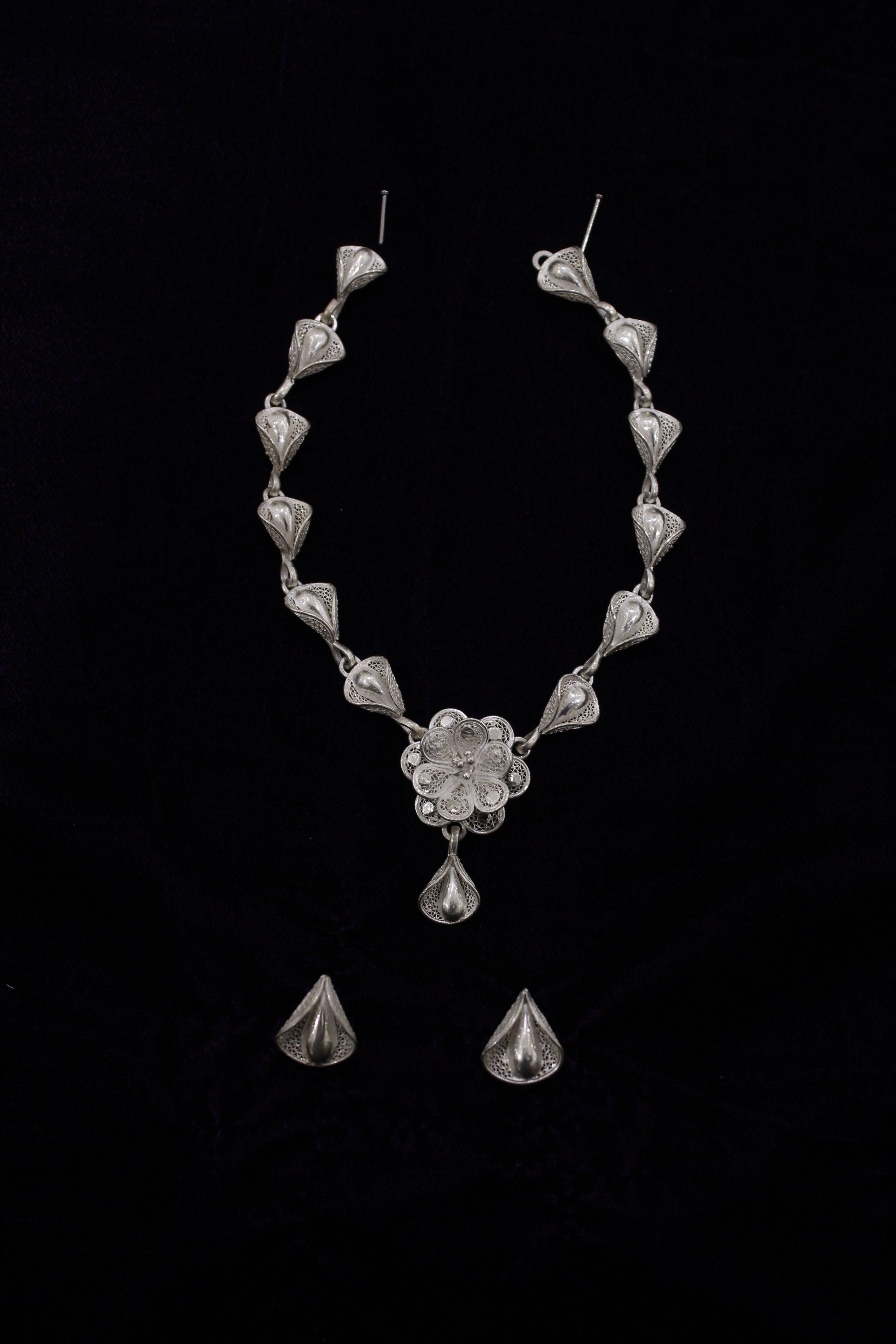 Indianvillez Bouquet Stud Silver Filigree Necklace With Earrings Set