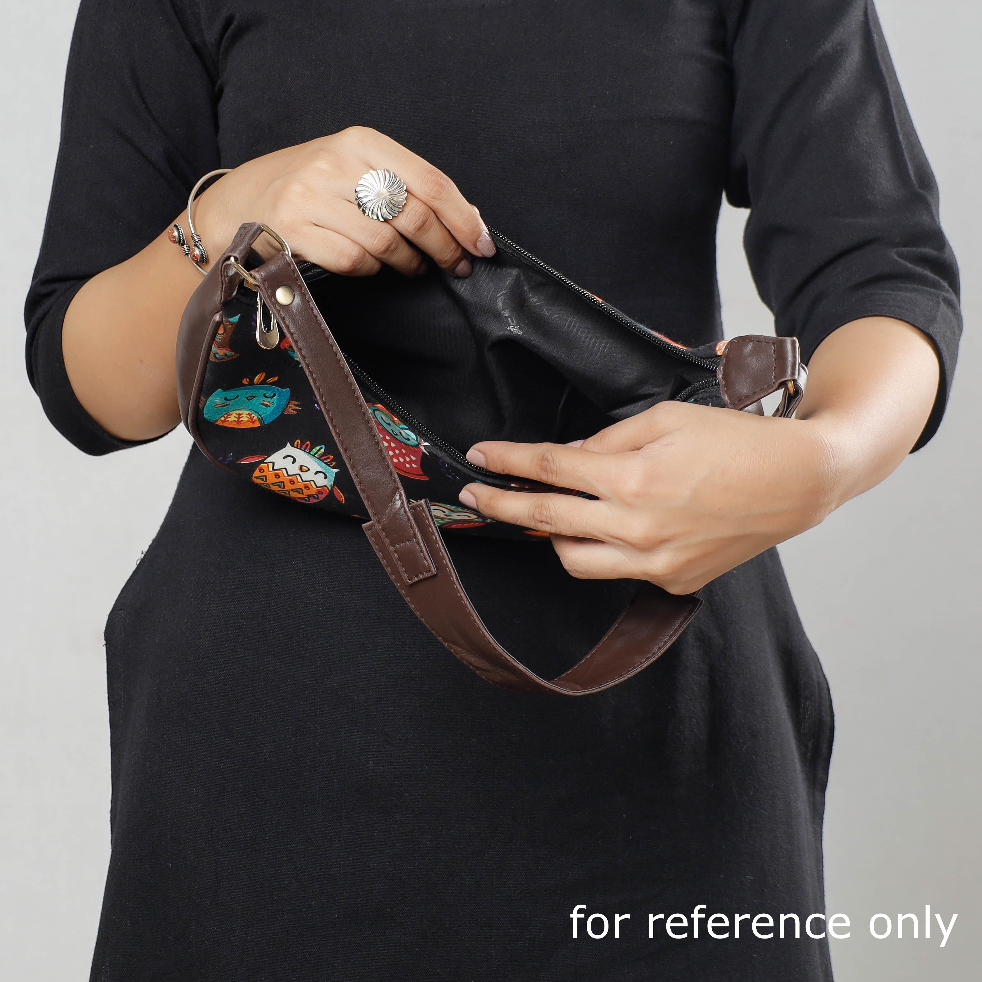 KACHCHH JI CHHAAP Black - Kutch Handcrafted Silk Shoulder Bag - view 4