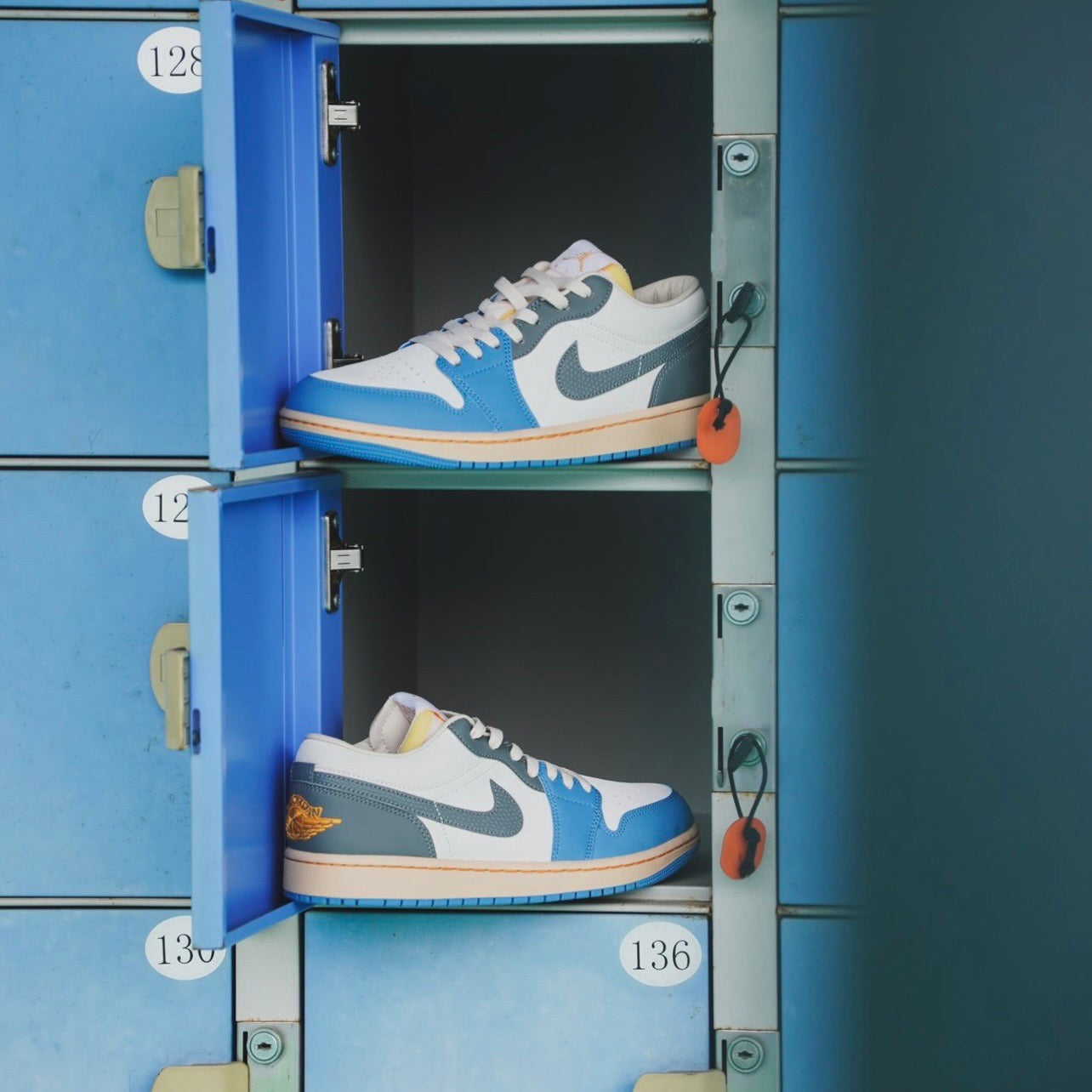 Air Jordan 1 Low 'Tokyo' - view 3