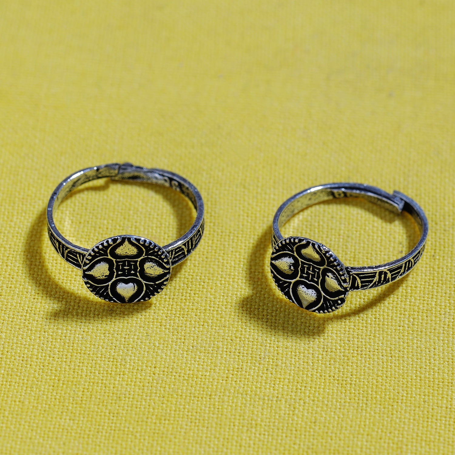 WHITE RIVER STORIES Antique Silver Finish Oxidised Brass Base Toe Ring (Adjustable) - view 2