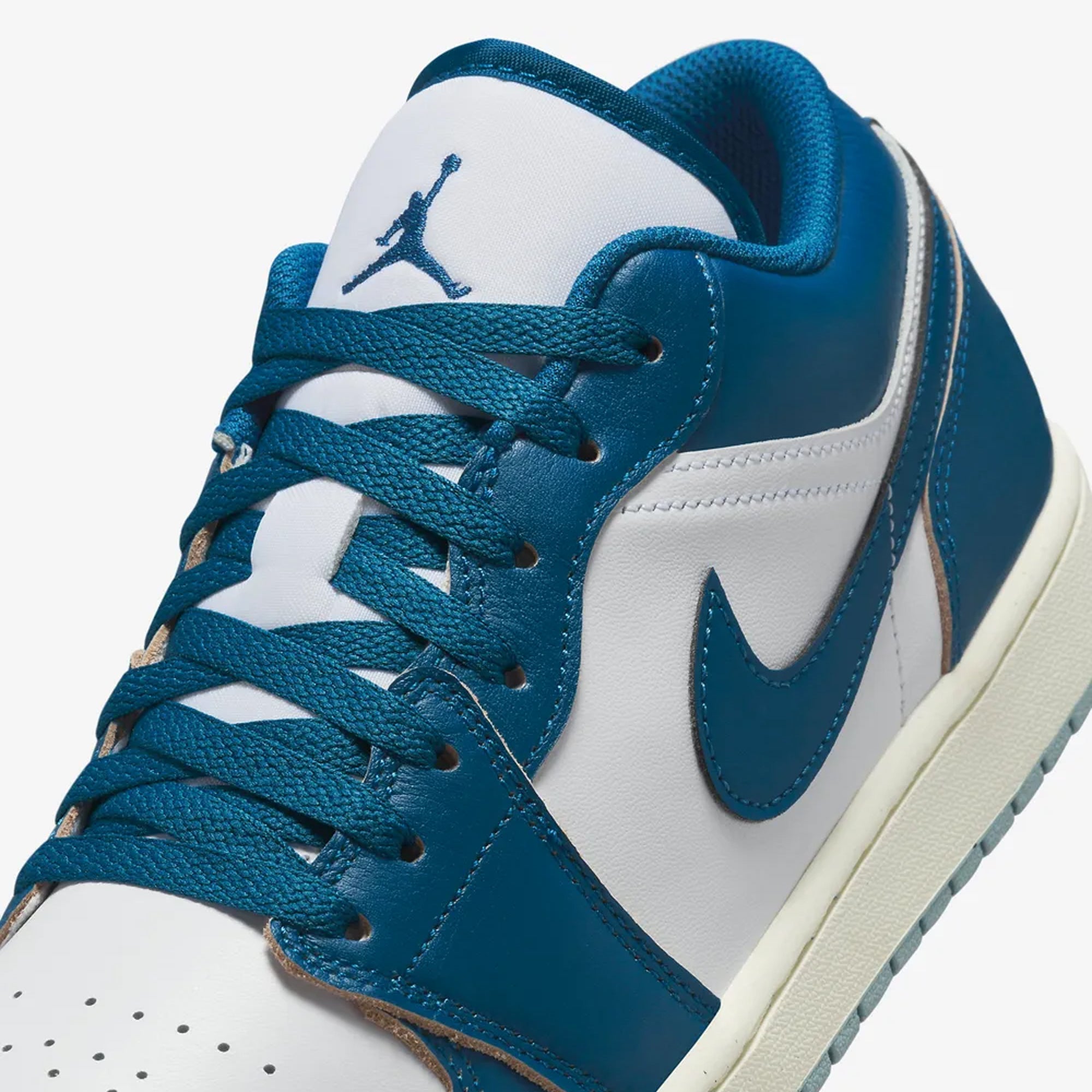 Jordan | AIR JORDAN 1 LOW SE { WHITE/INDUSTRIAL BLUE-BLUE GREY-SAIL - view 4