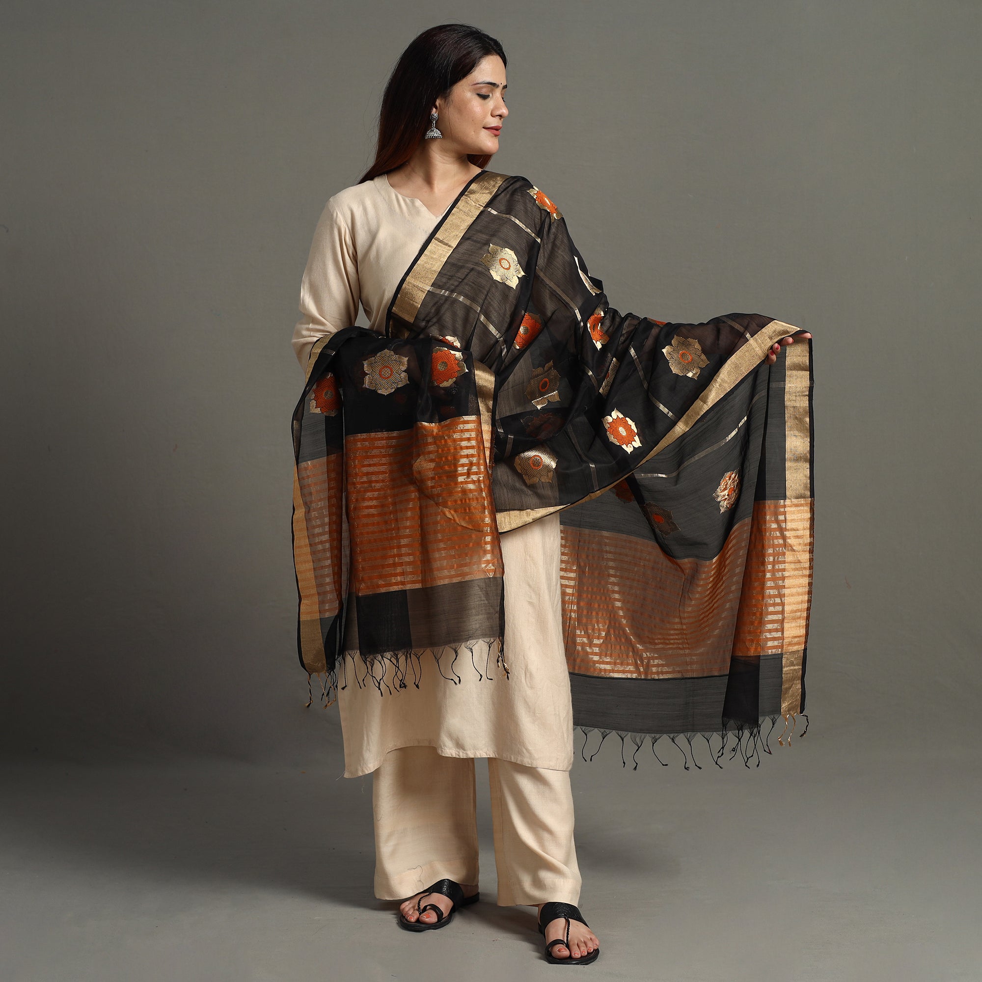 CHANDERI BY RAUPH KHAN Black - Traditional Chanderi Silk Handloom Big Flower Zari Buta Dupatta 60
