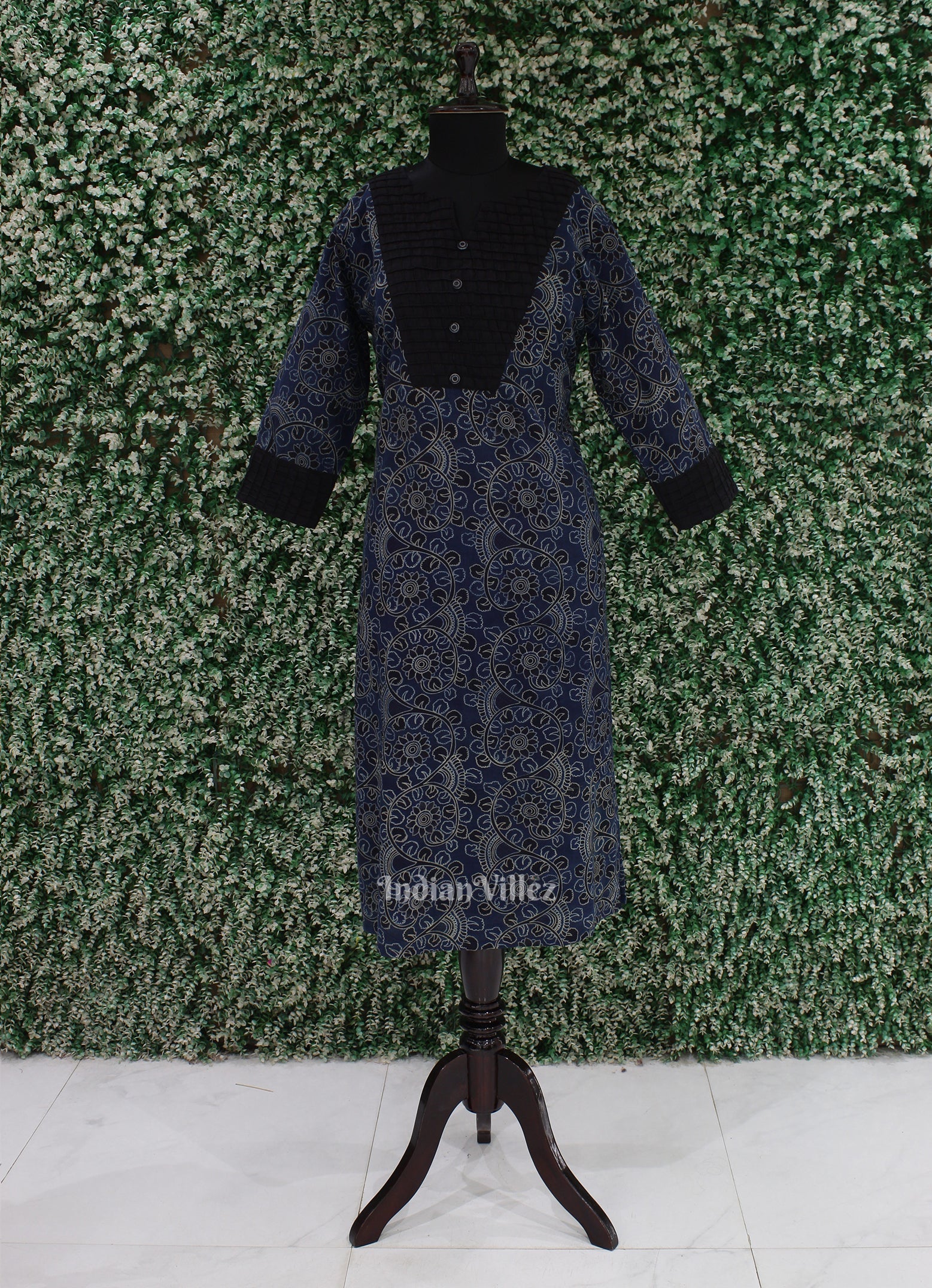 IndianVillèz Navy Blue Cotton Block Printed Kurti for Women