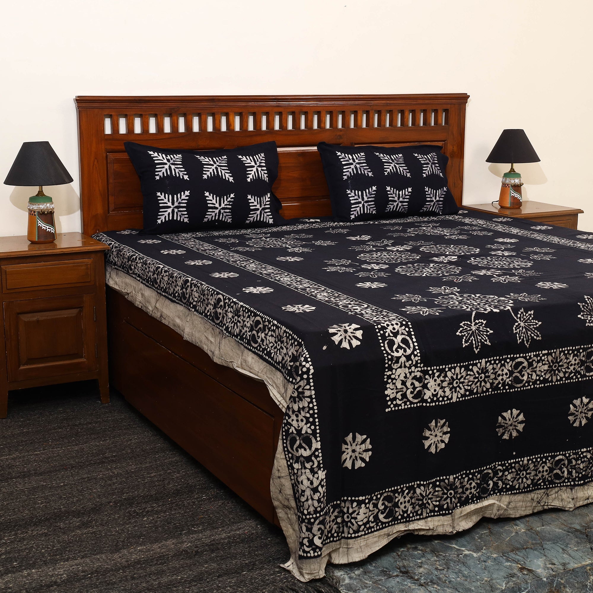 BATIK BY MD. SHARIFF Black - Cotton Double Hand Batik Print Bed Sheet Set 28