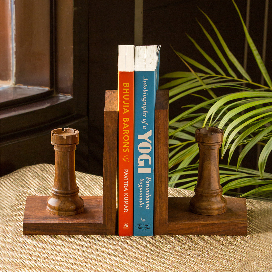 EXCLUSIVELANE 'Chess Rook' Hand Carved Book Sheesham Bookend