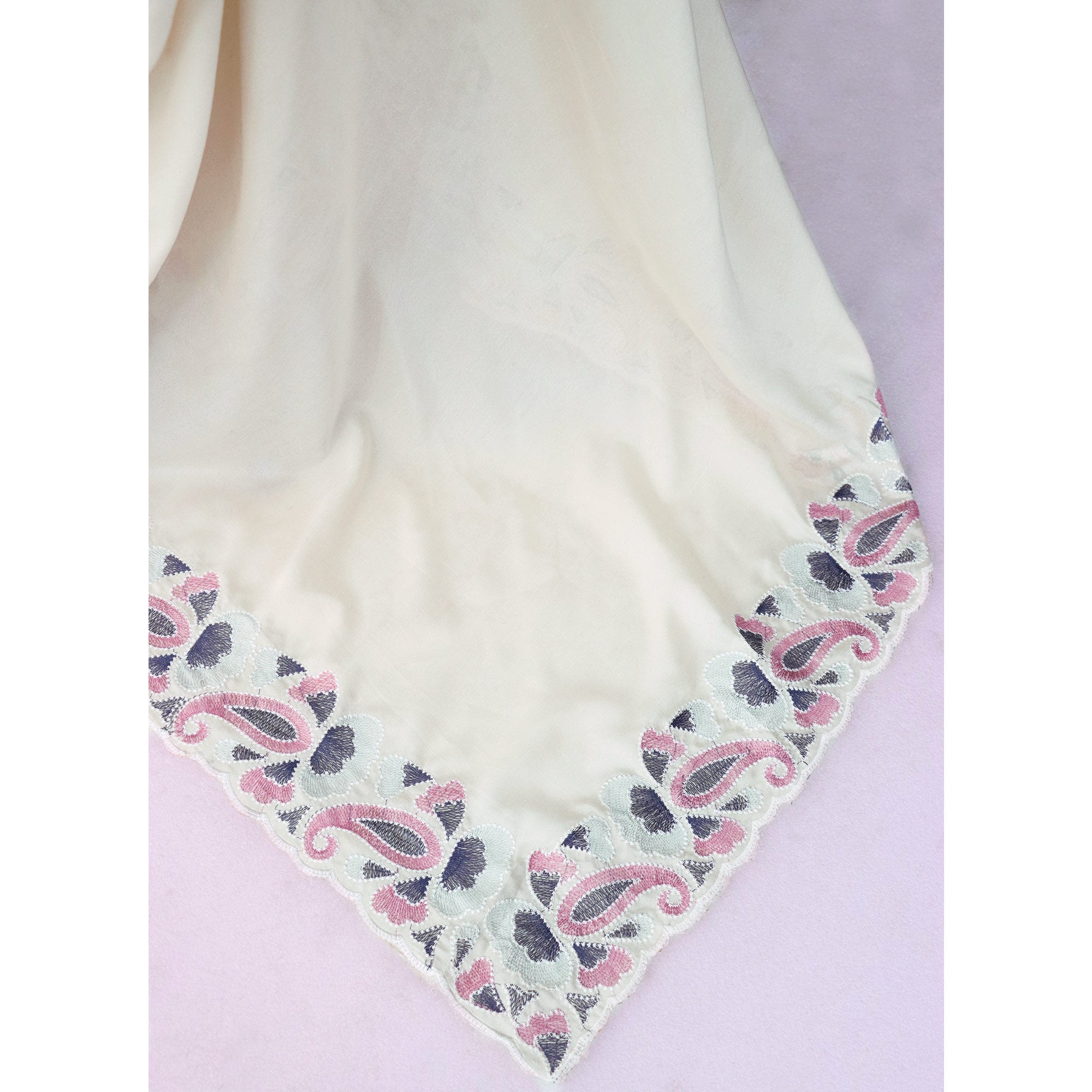 Peachmode Cream Floral Embroidered Vichitra Silk Saree - view 5