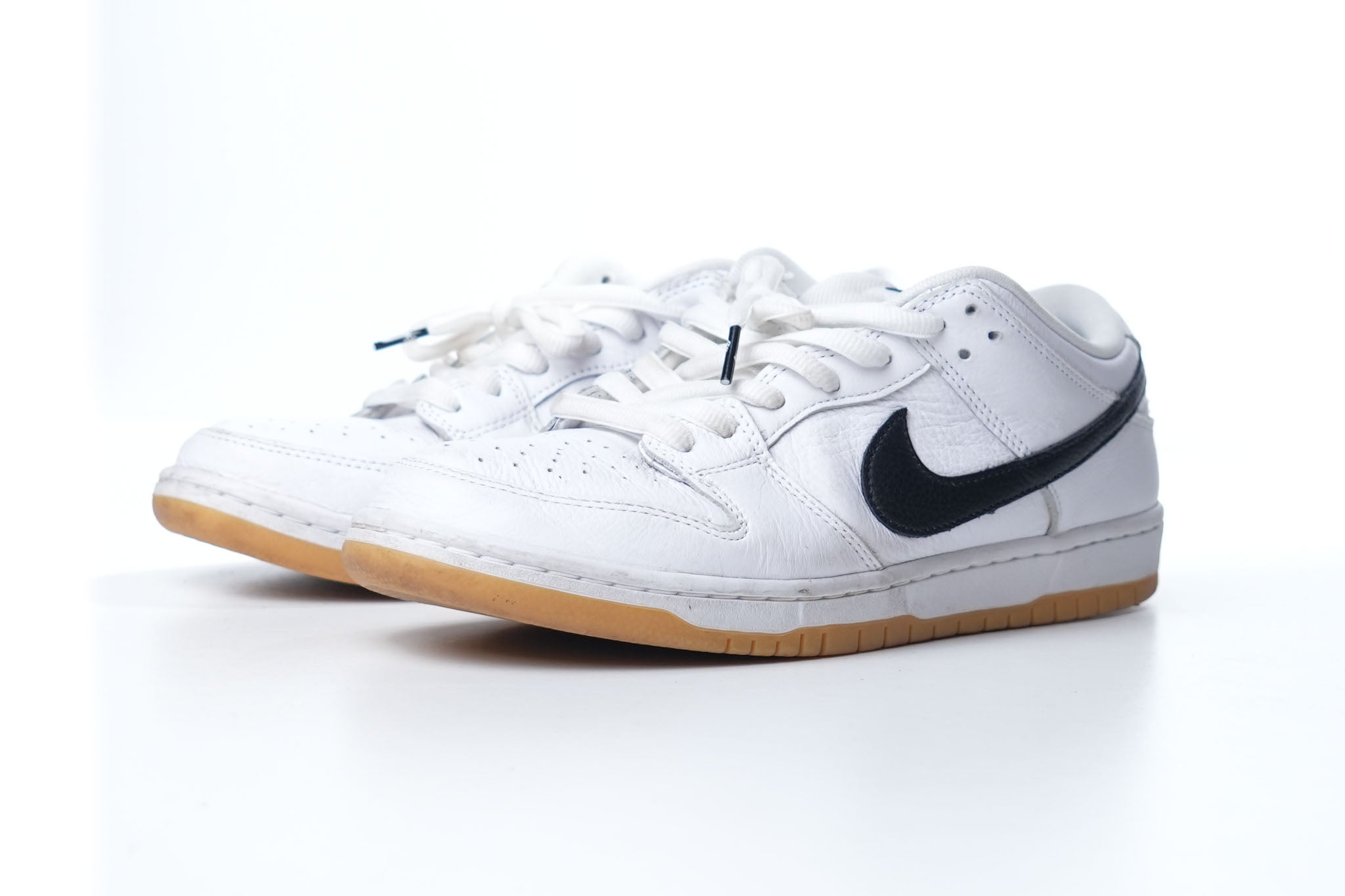 Nike SB Dunk Low 'White & Gum Light Brown' - view 2