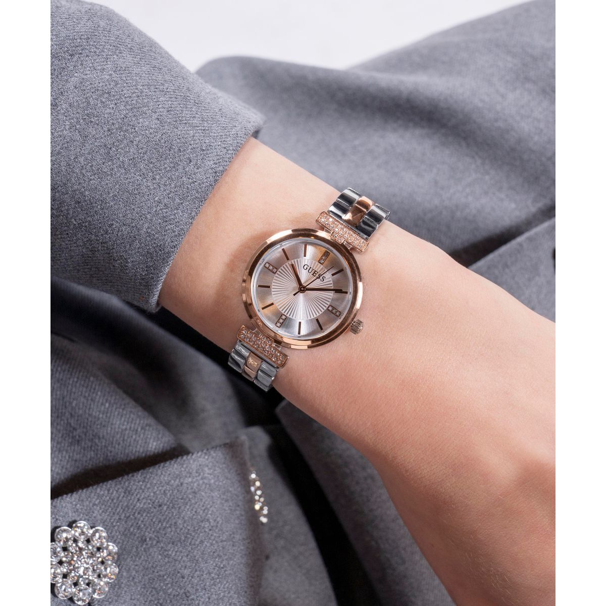 Guess Array Women Quartz Silver Dial Analog Stainless Steel Watch GW0762L4 - view 7