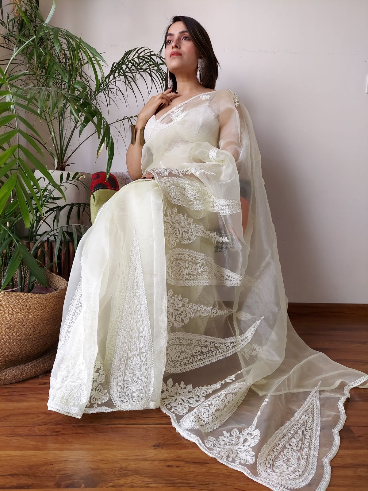 ClothsVilla White Semi-Pure Organza Saree with Exquisite Lucknowi Work & Matching Blouse - view 6