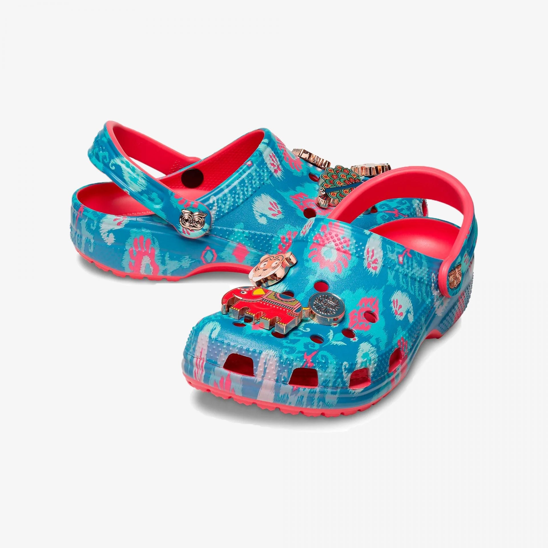 Crocs | CHUMBAK CLASSIC CLOG { BLUE / MULTI