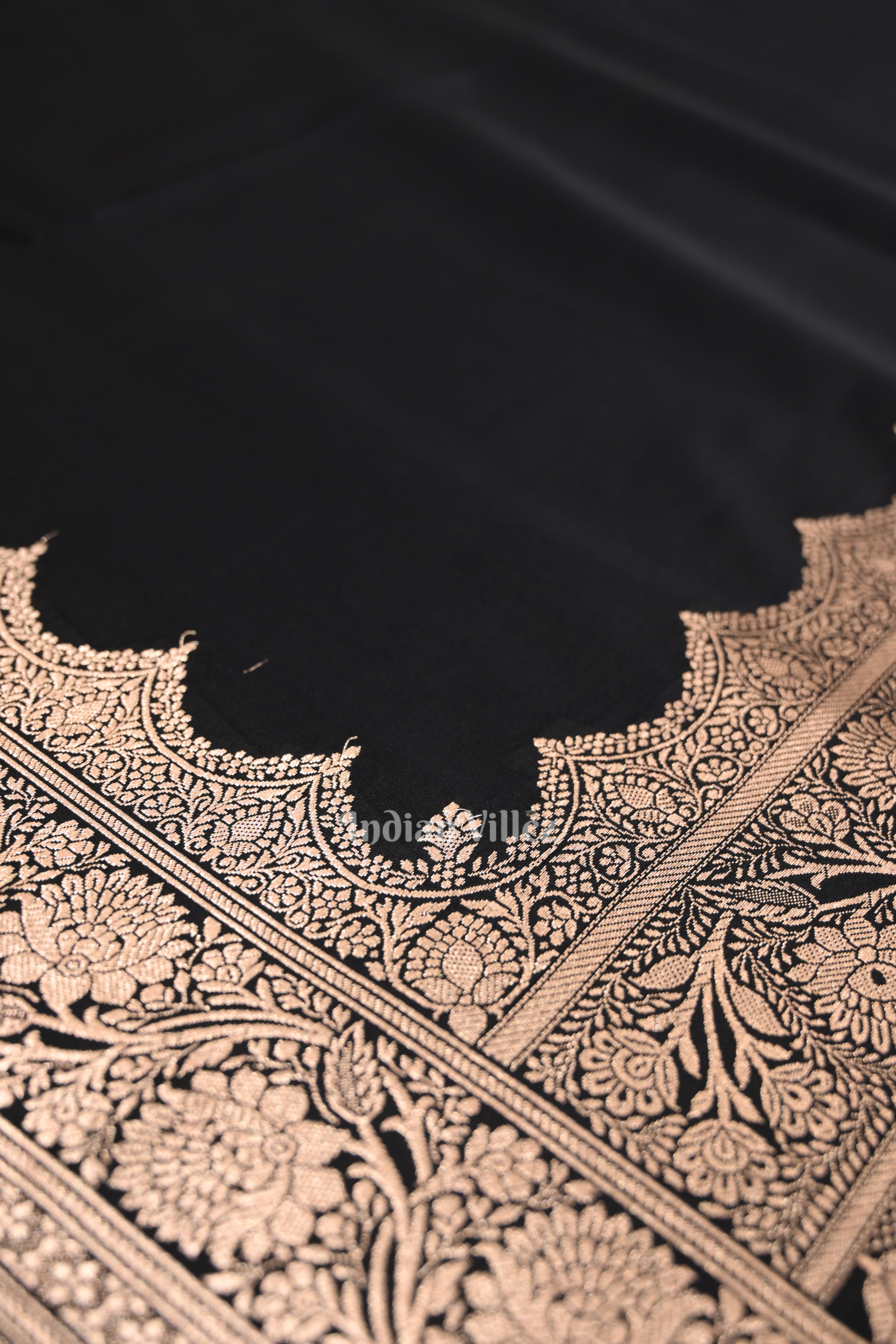 IndianVillèz Exclusive Black Pure Soft Mashru Satin Silk Banarasi Saree - view 4
