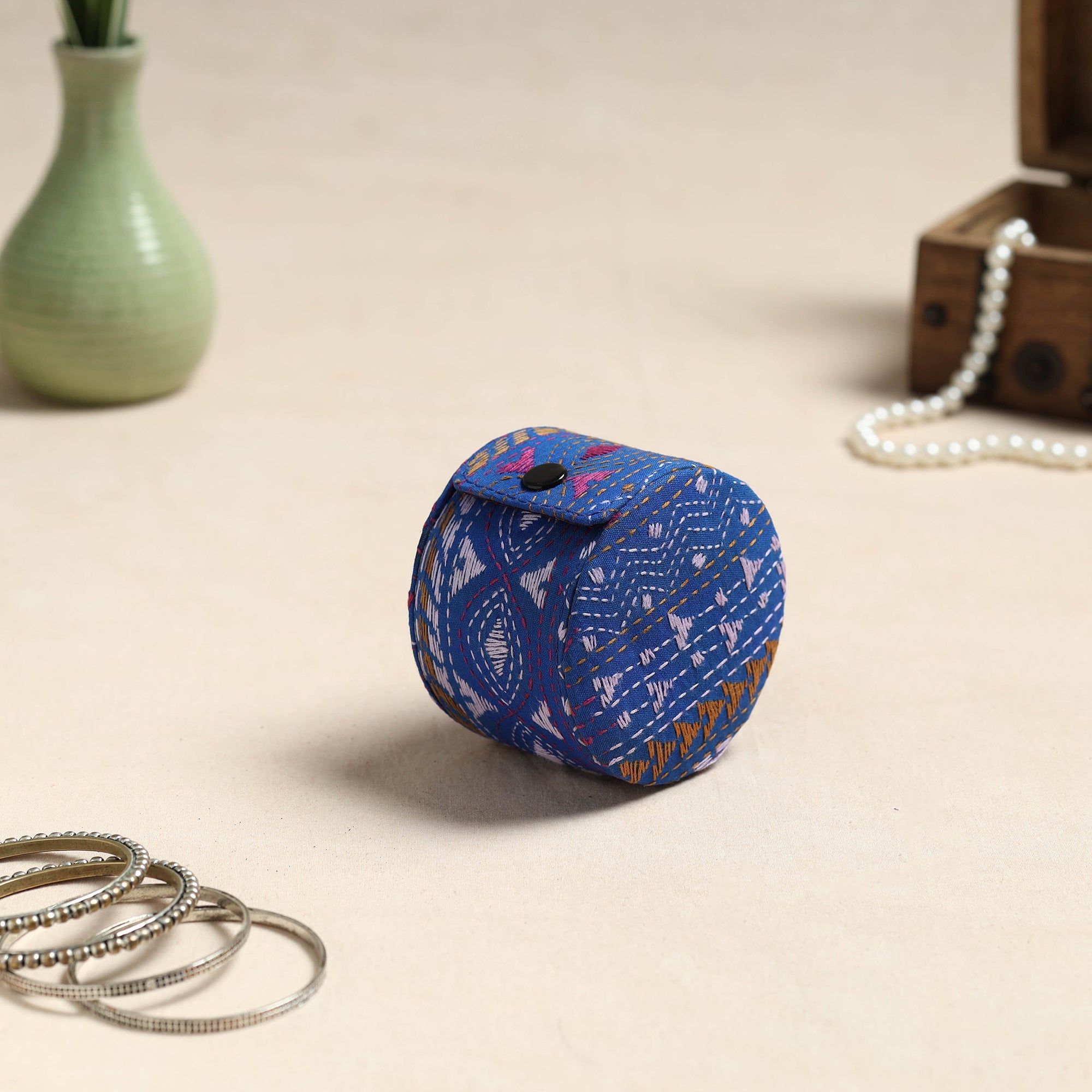 ASALKAAR Bengal Kantha Work Handcrafted Bangle Box (Small) - view 2
