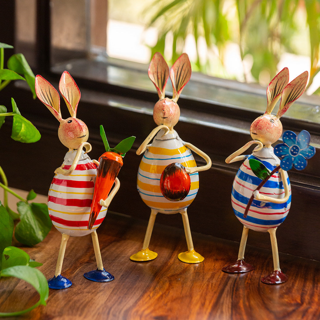 EXCLUSIVELANE 'The Rabbit Trio' Handpainted Garden Decorative Showpieces In Iron (Set of 3, 7 Inch)