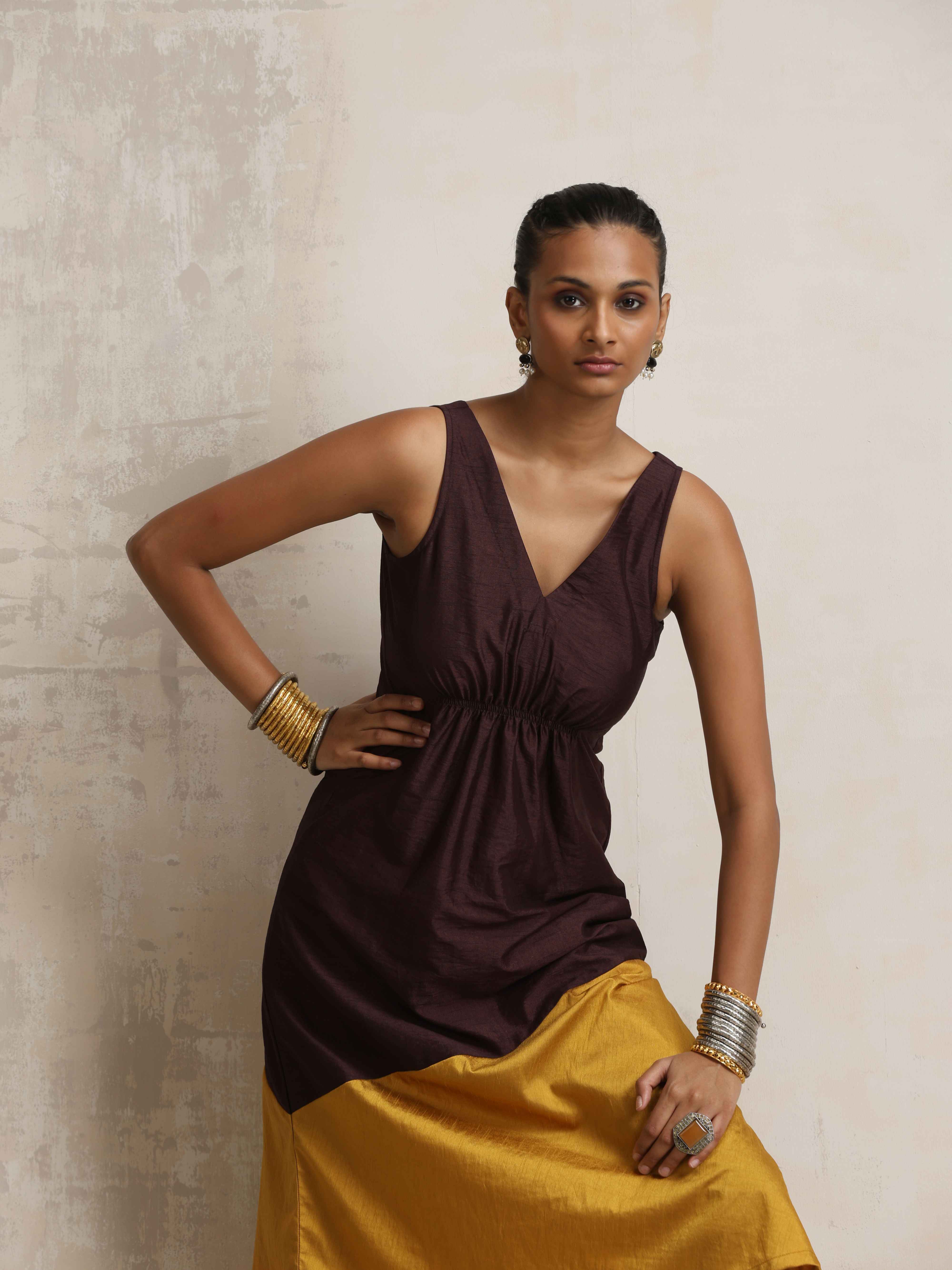 trueBrowns Cola Silk Kurta Set - view 4