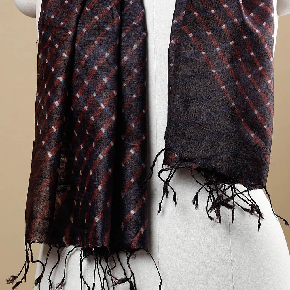 LEHARIYA BY BADSHAH MIYAN Black - Leheriya Tie-Dye Mothra Tussar Silk Handloom Stole with Tassels - view 2