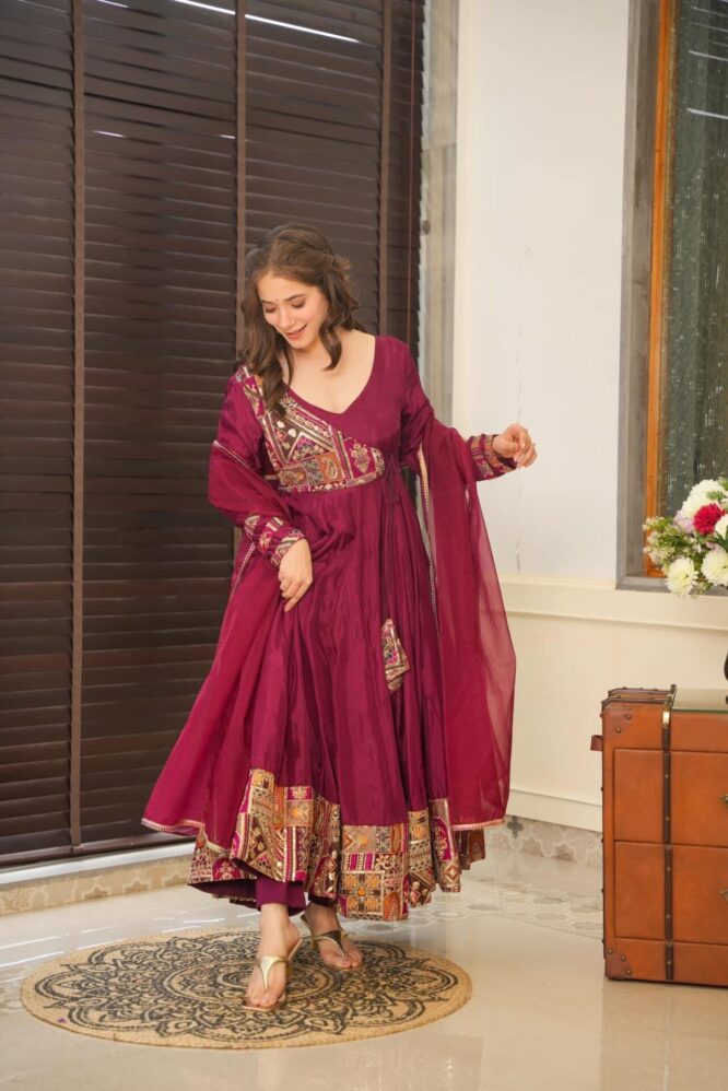 Idaho-o Eeswari silk heavy suit set
