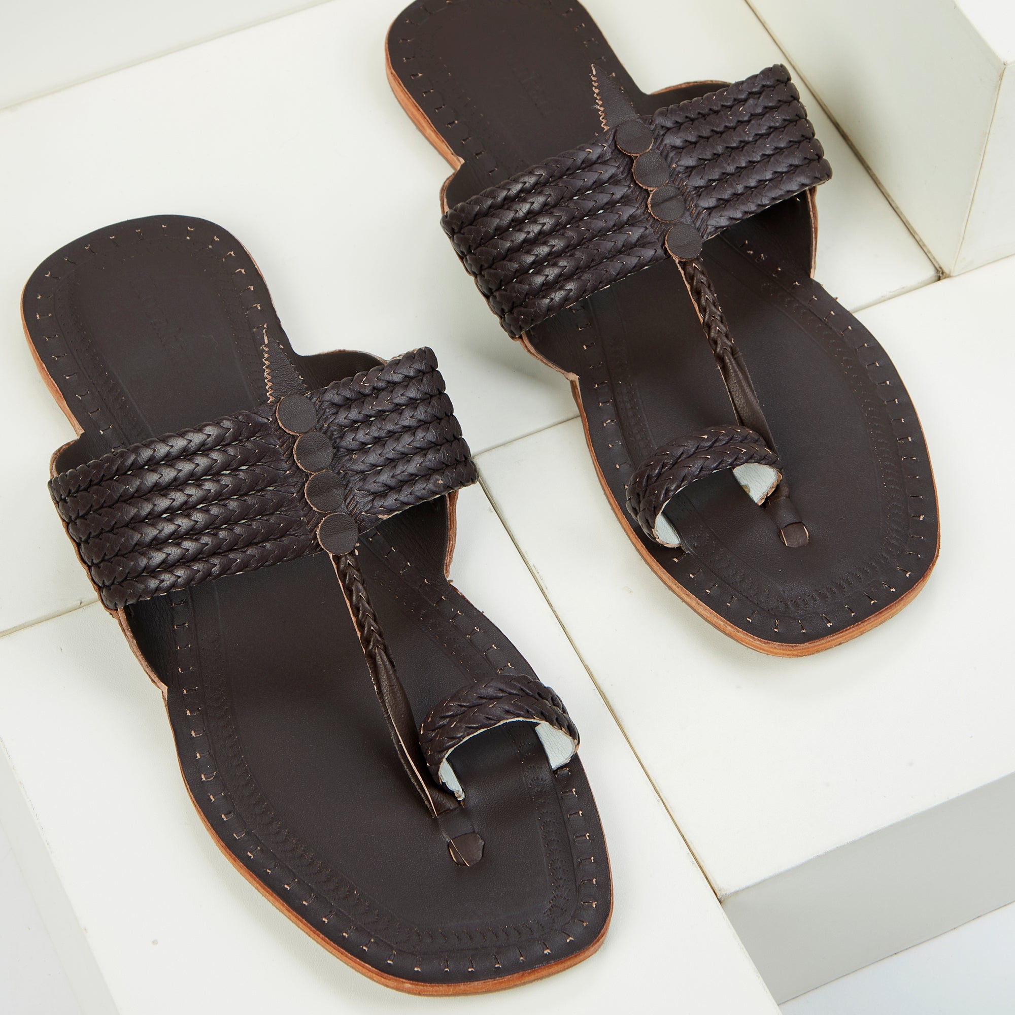 KORAKARI Brown Handstitched Leather Kolhapuri Men Slipper