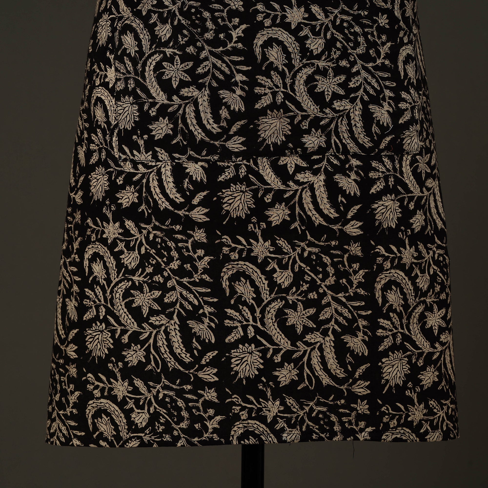 JALPARI Black - Bagru Block Print Cotton Apron with Pocket 08 - view 2