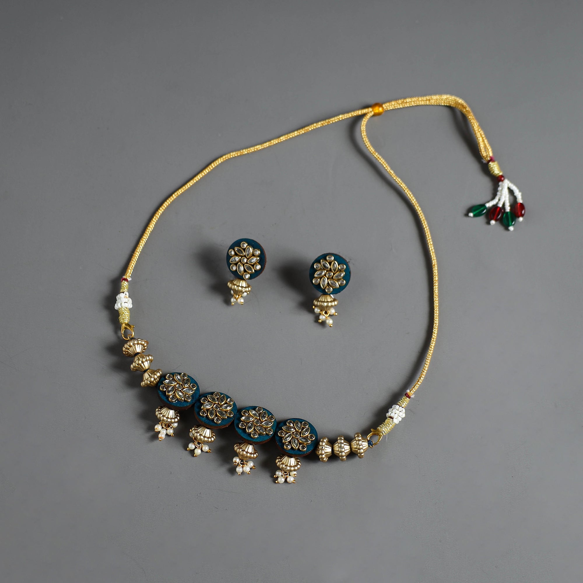DIVINE GUIDANCE CREATIONS Handmade Kundan & Beadwork Choker Necklace Set 07 - view 2