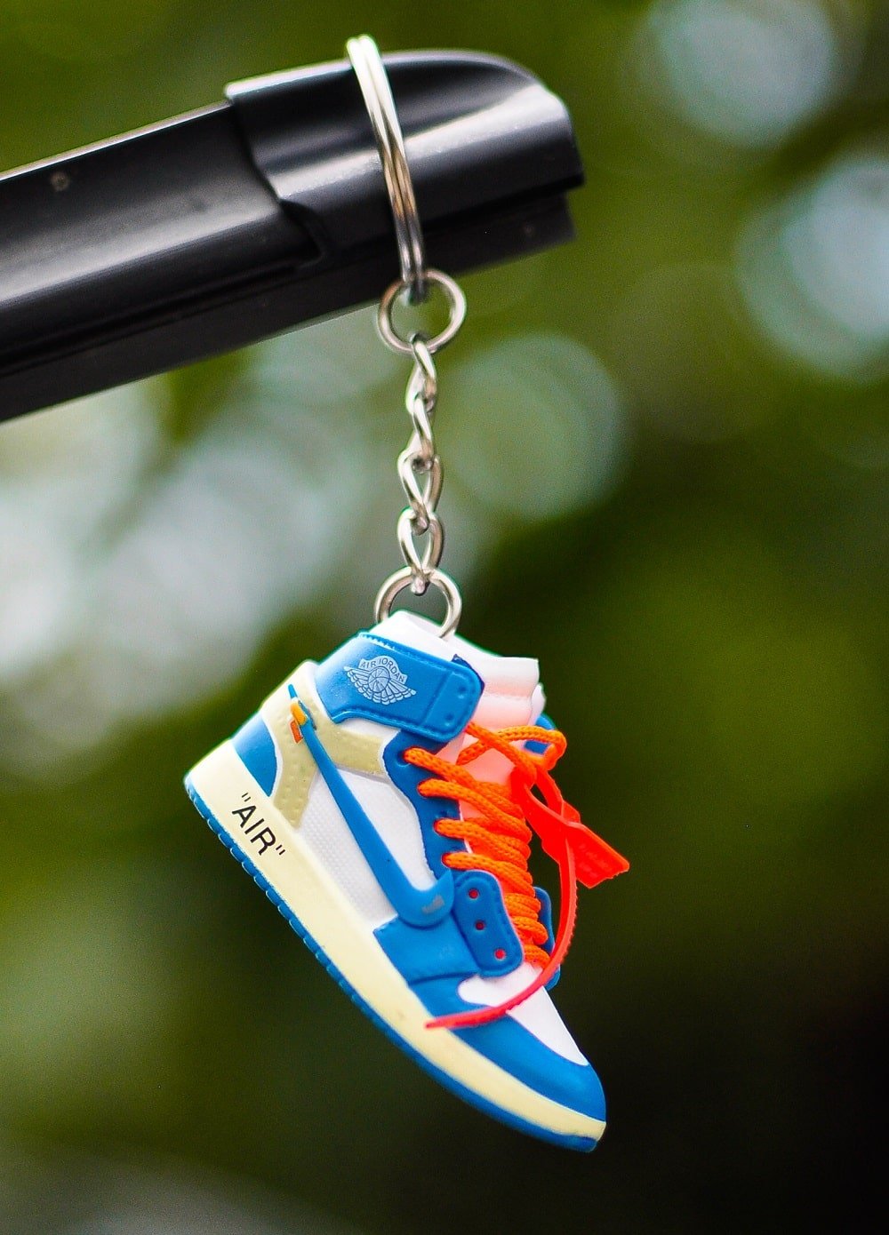 Kicks Machine 3D Sneaker Keychain OFFWhite UNC