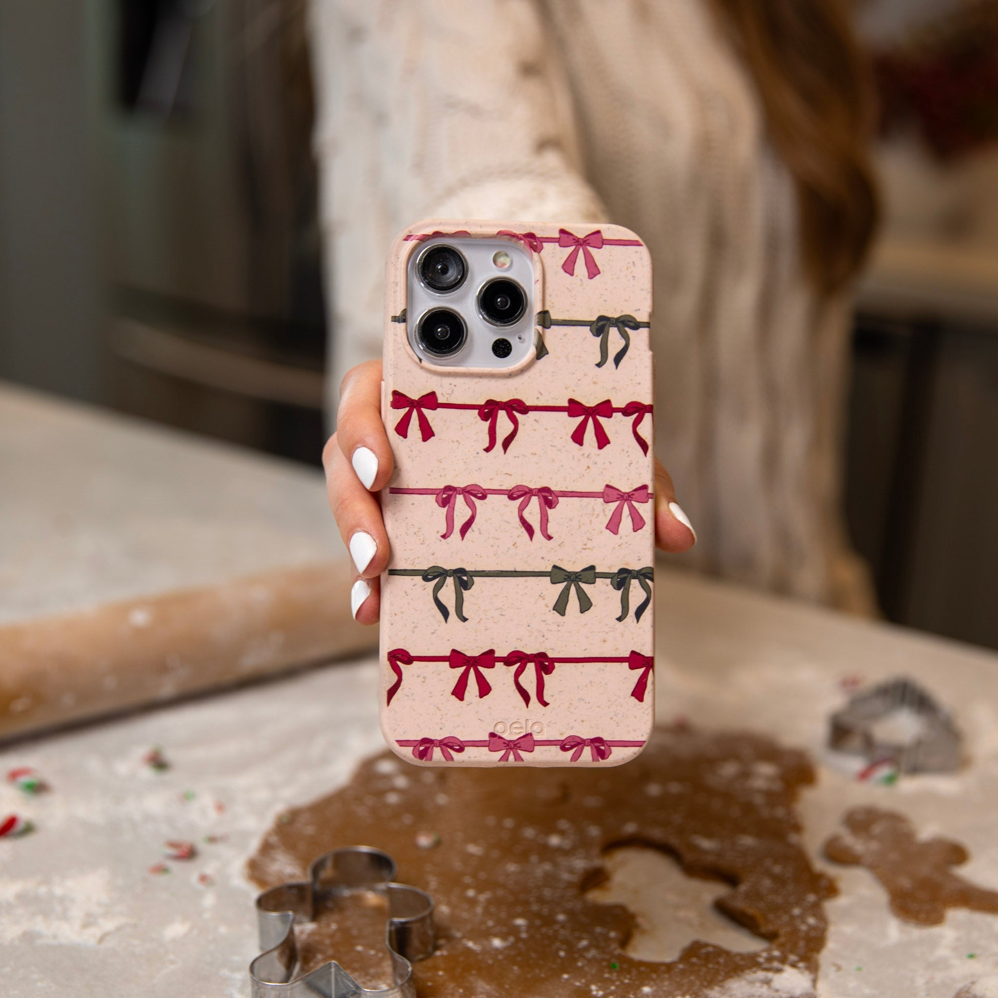 Pela Case Seashell Holiday Bows Google Pixel 6a Case - view 4