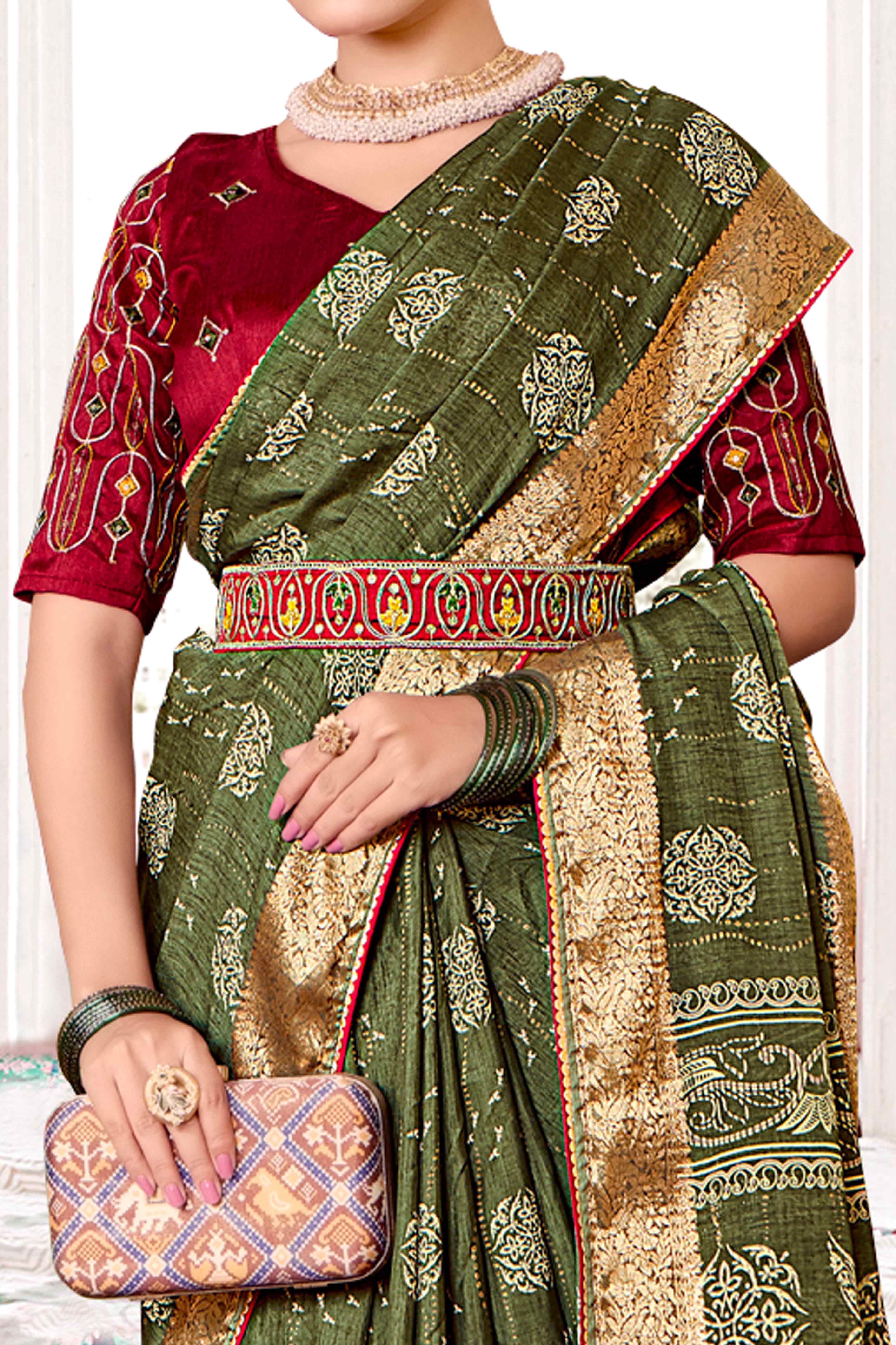 Peachmode Mehendi Green Floral Printed Muslin Saree With Woven Border - view 2
