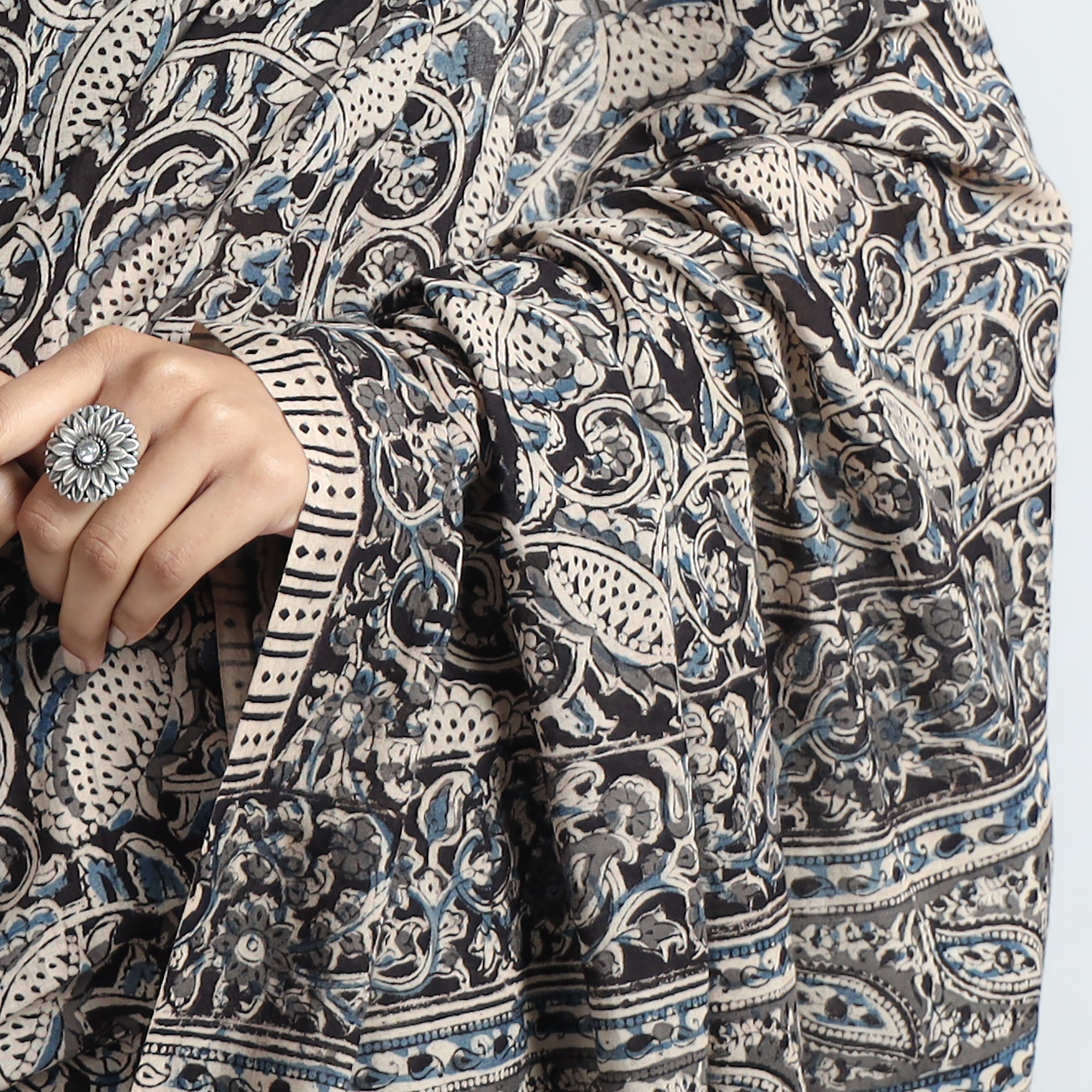 VENKATA BHANU KALAMKARI PEDANA Black - Pedana Block Print Cotton Kalamkari Saree - view 4
