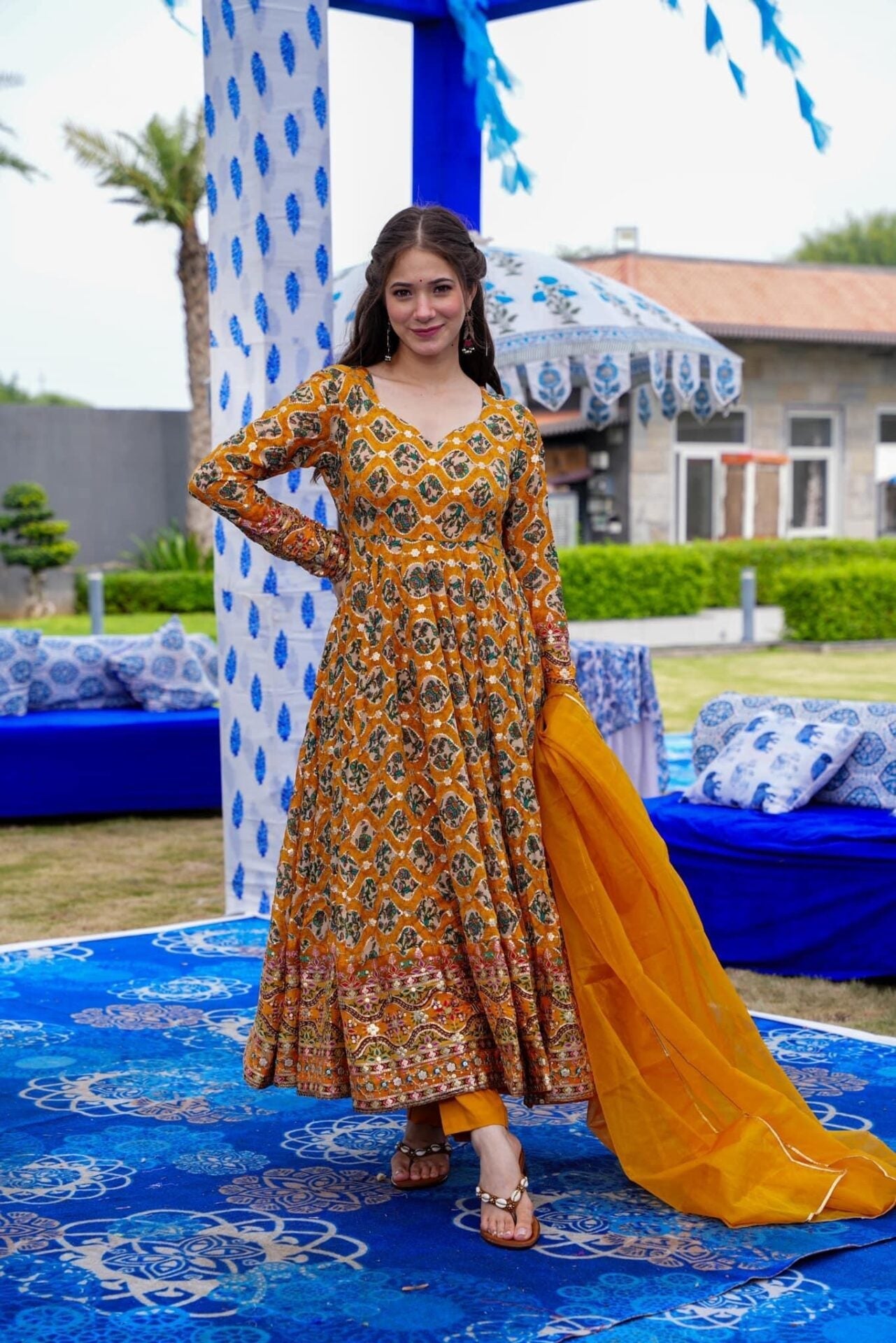 Idaho-o Sana heavy embroidered suit set - view 4