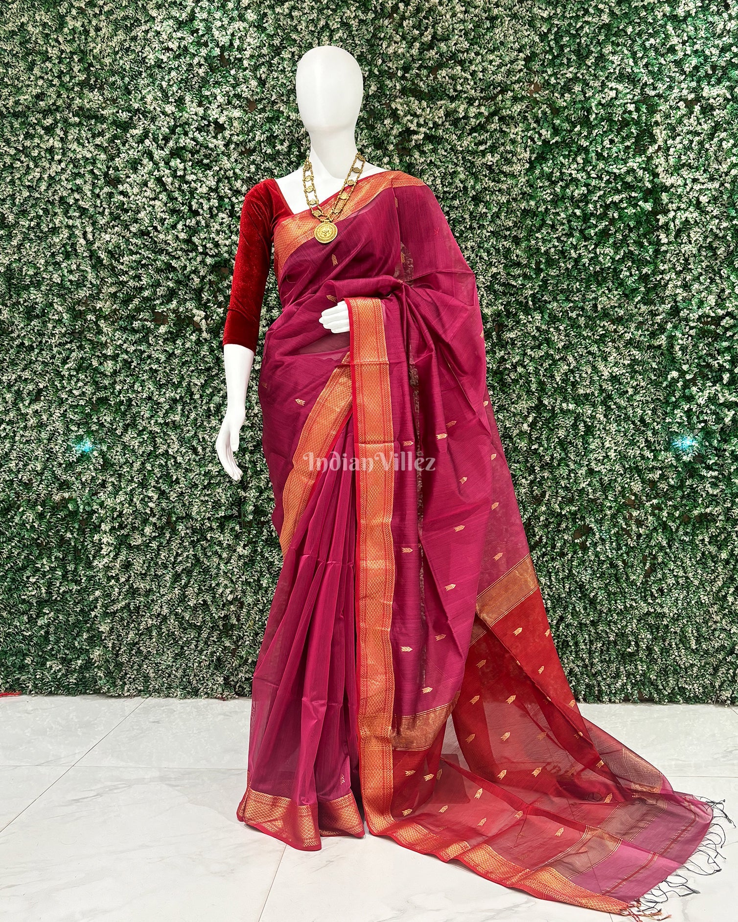 IndianVillèz Magenta Butta Design Silk Cotton Maheshwari Saree with Zari Border