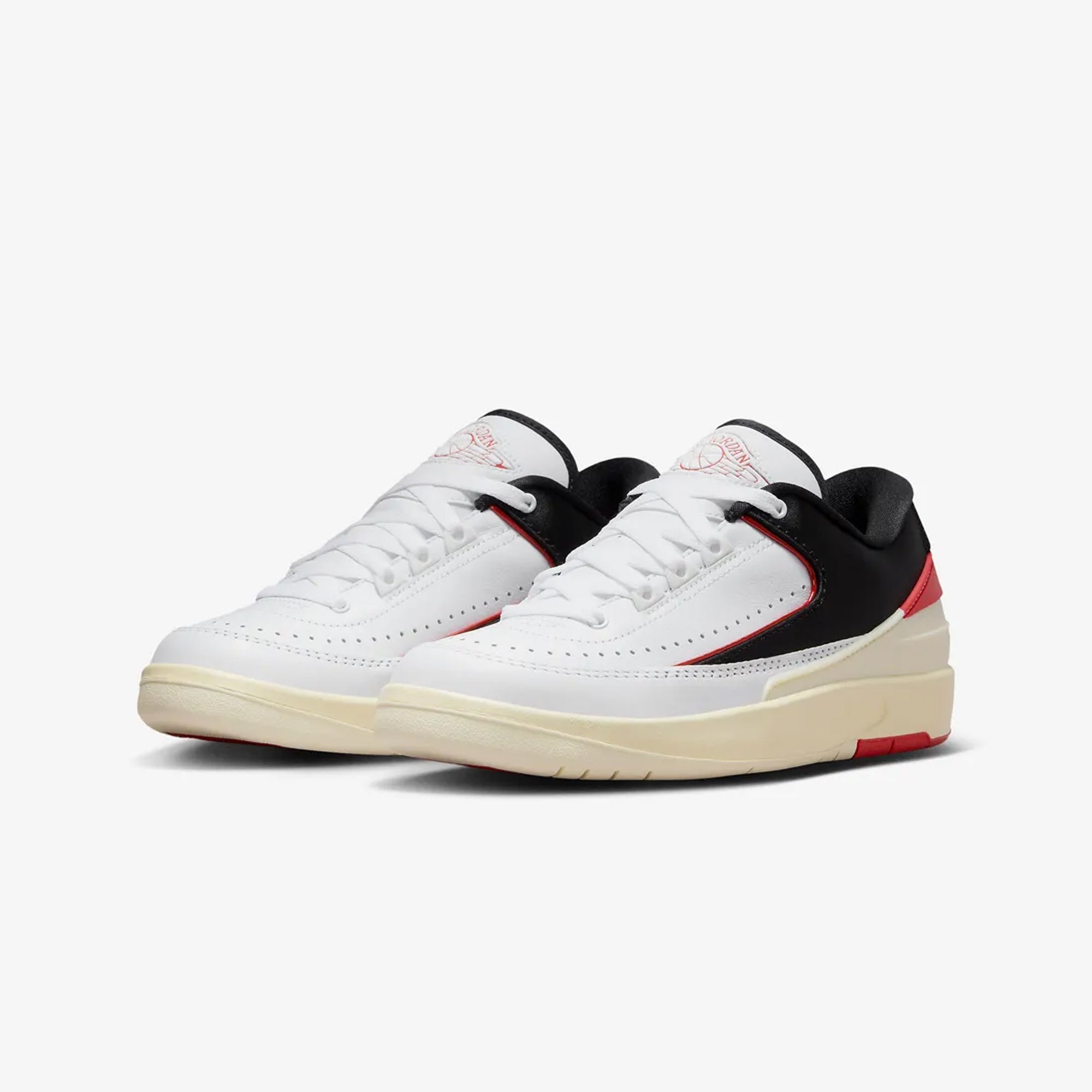 Jordan | AIR JORDAN 2 RETRO LOW { WHITE/UNIVERSITY RED-BLACK-COCONUT MILK