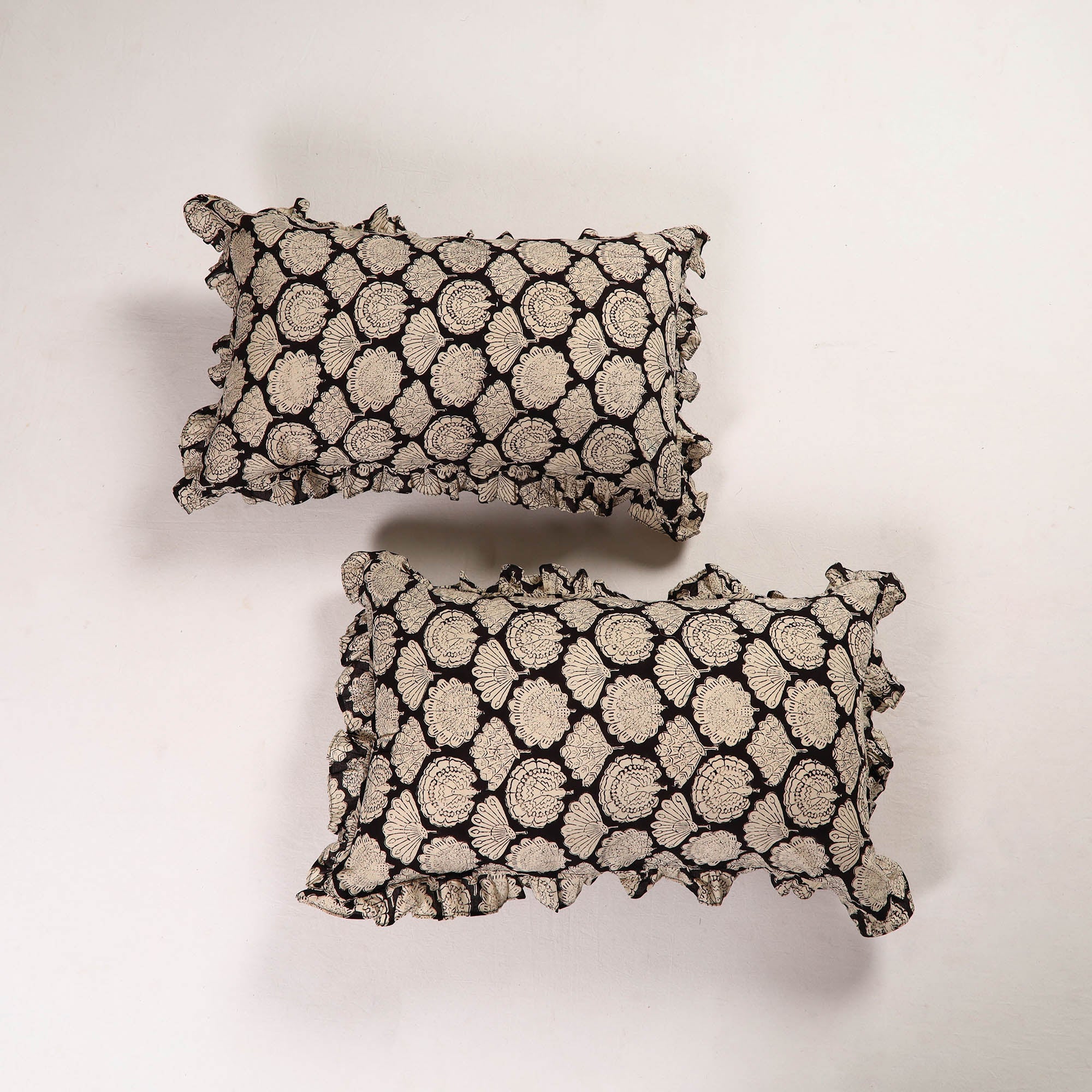 NOORI BAZAR Set of 2 Bagru Block Print Cotton Frill Pillow Covers 01 - view 2