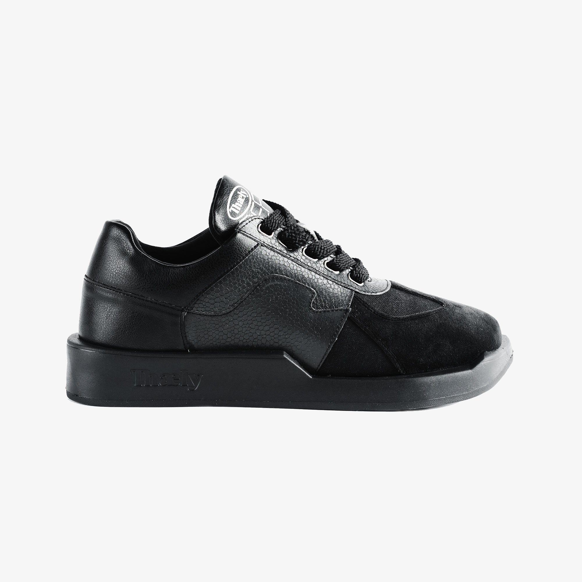 Reflex runner black – Thaely | REFLEX RUNNER { BLACK VULTURE