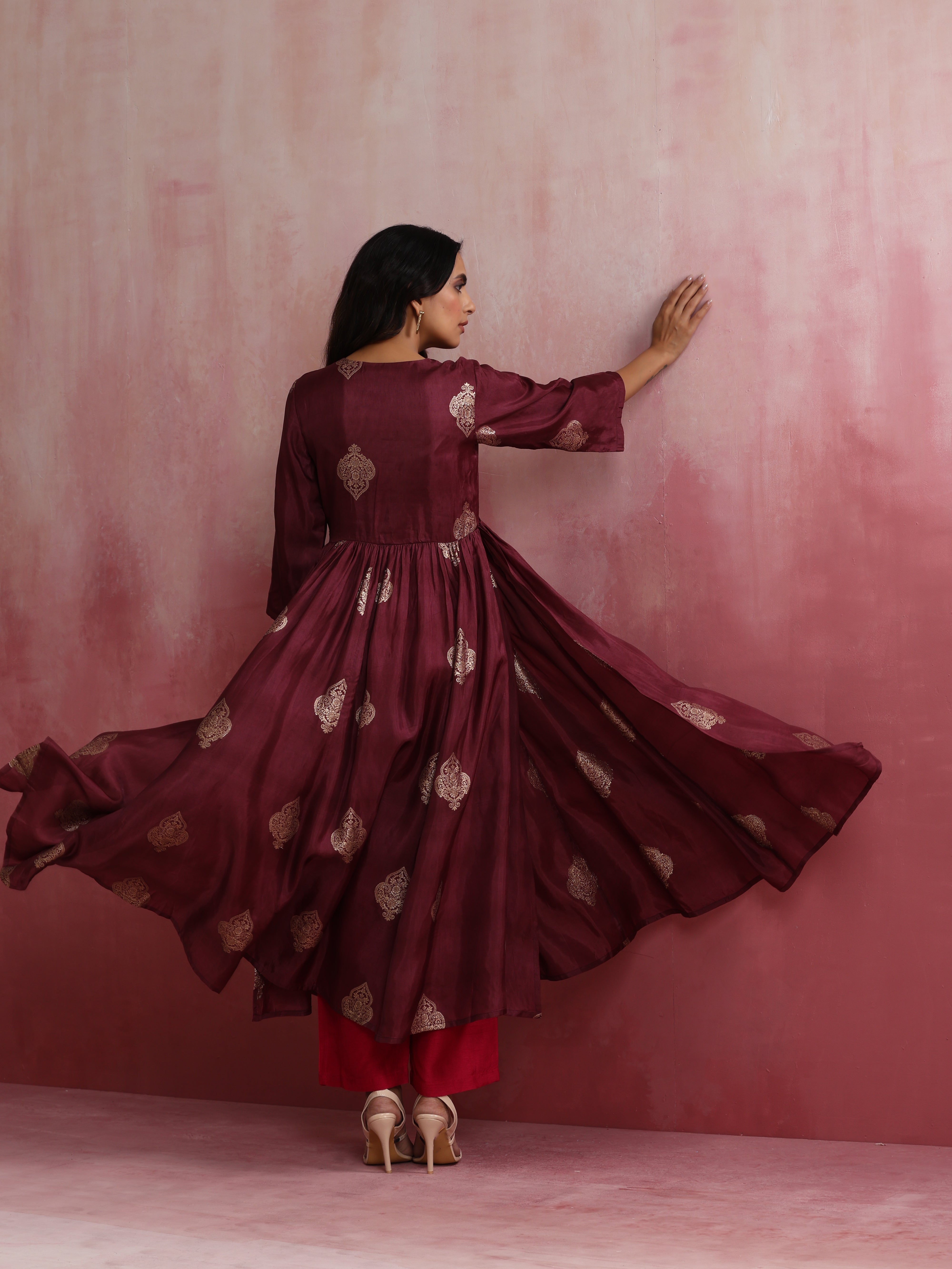 trueBrowns Purple Viscose Silk Kurta Set - view 6
