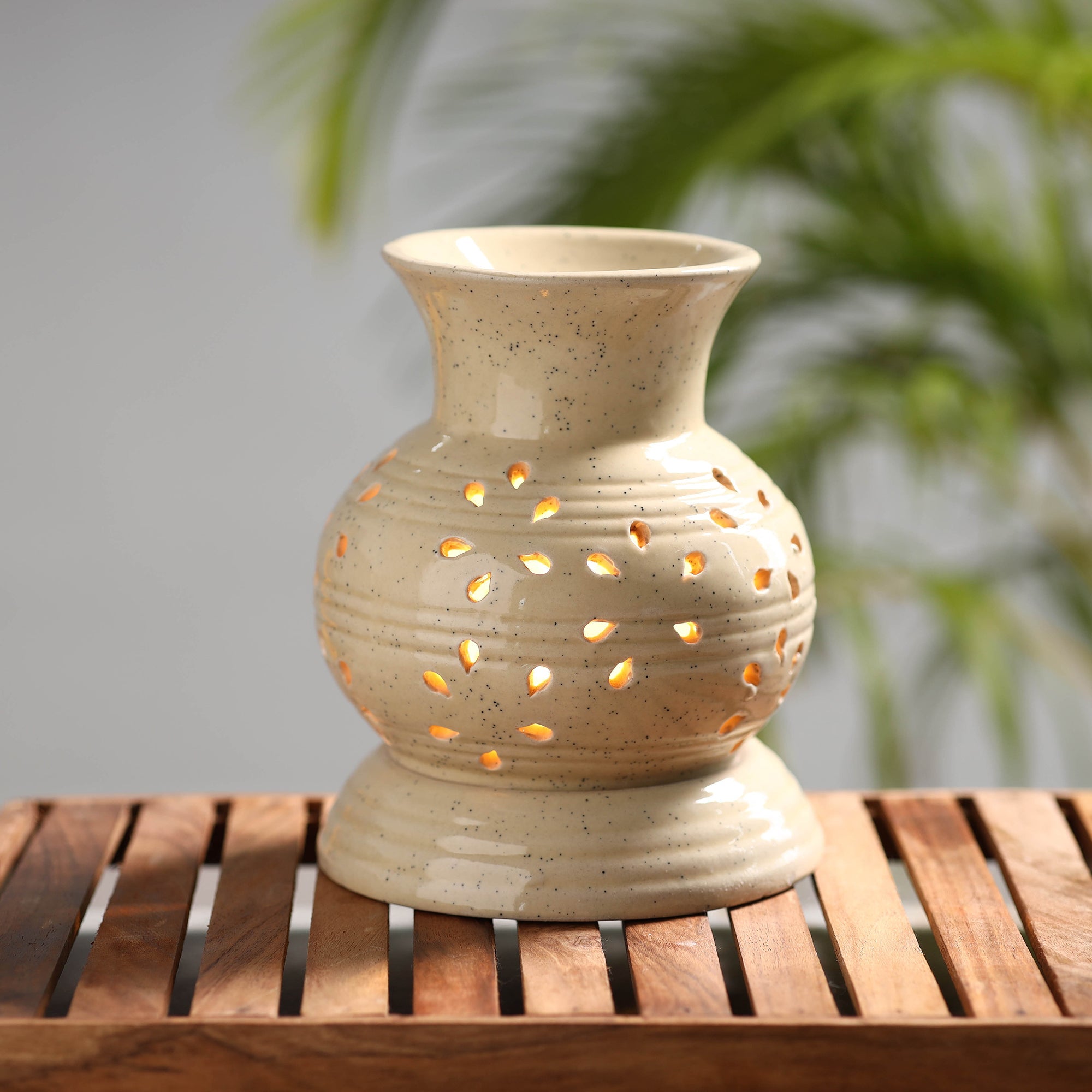 ITOKRI CRAFTS INITIATIVE Handcrafted Ceramic Electrical Aroma Diffuser (7 inches)