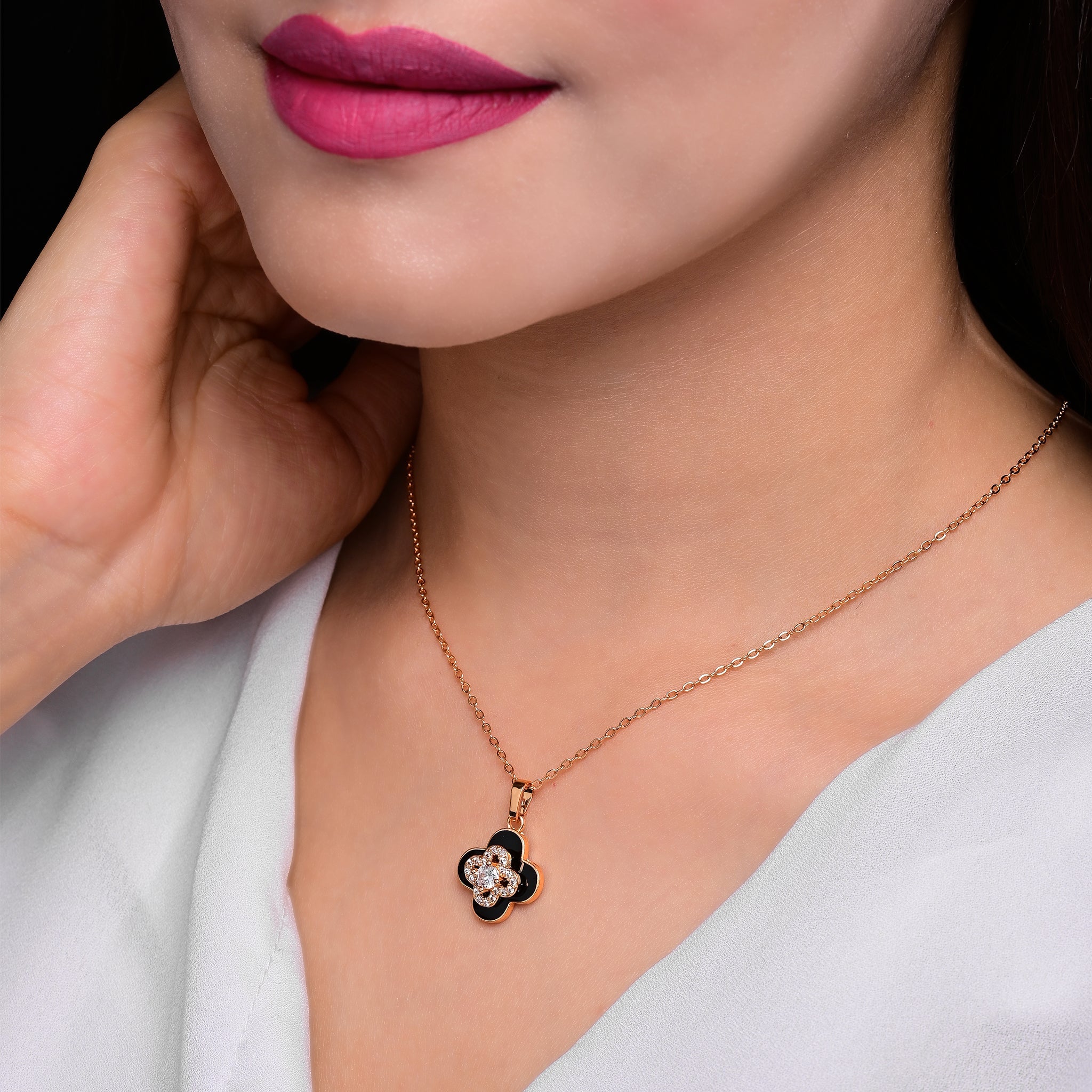 Branta Spinning Black And Gold Diamond Pendant Necklace For Women
