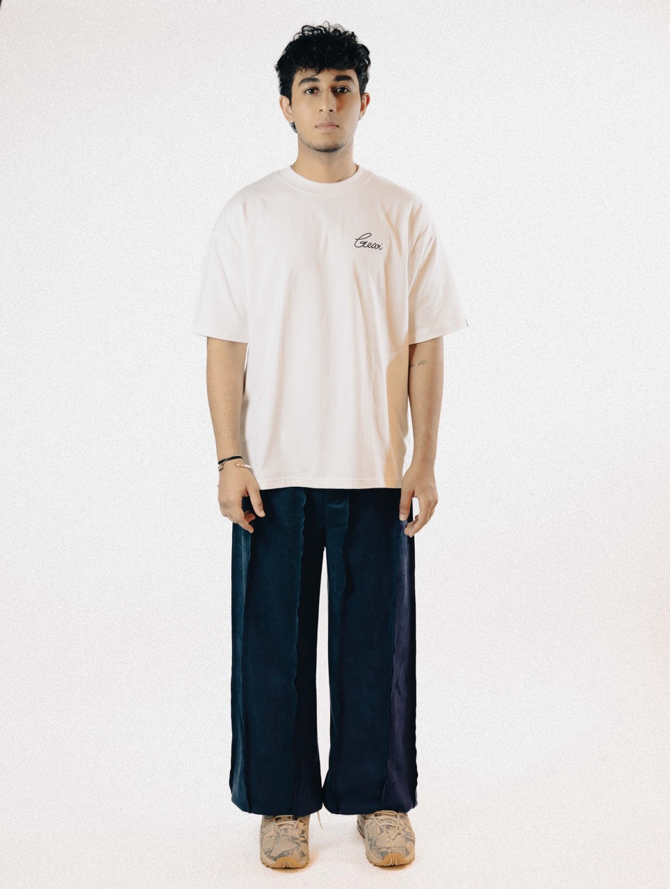 MNST GEAR Worldwide In White - view 3