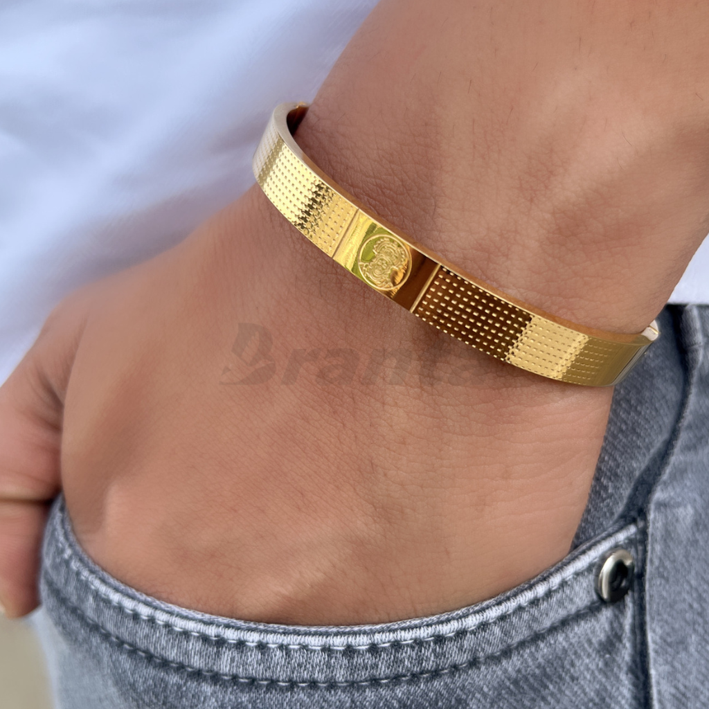 Branta Gold Hanuman Men's Cuff Bracelet With Dotted Pattern