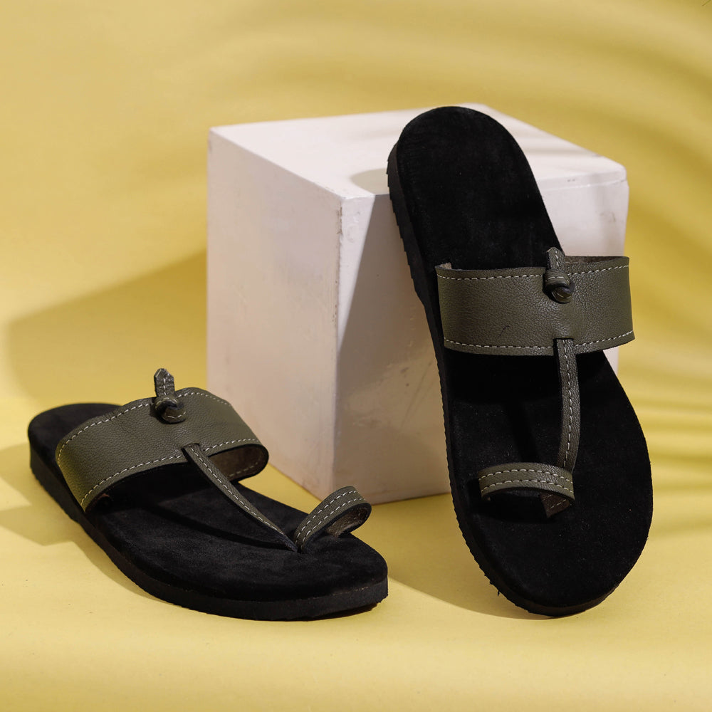 AASAI HANDICRAFT FOOTWEAR AUROVILLE Black & Dark Tan Toe Ring Handcrafted Women's Leather Slippers with Suede