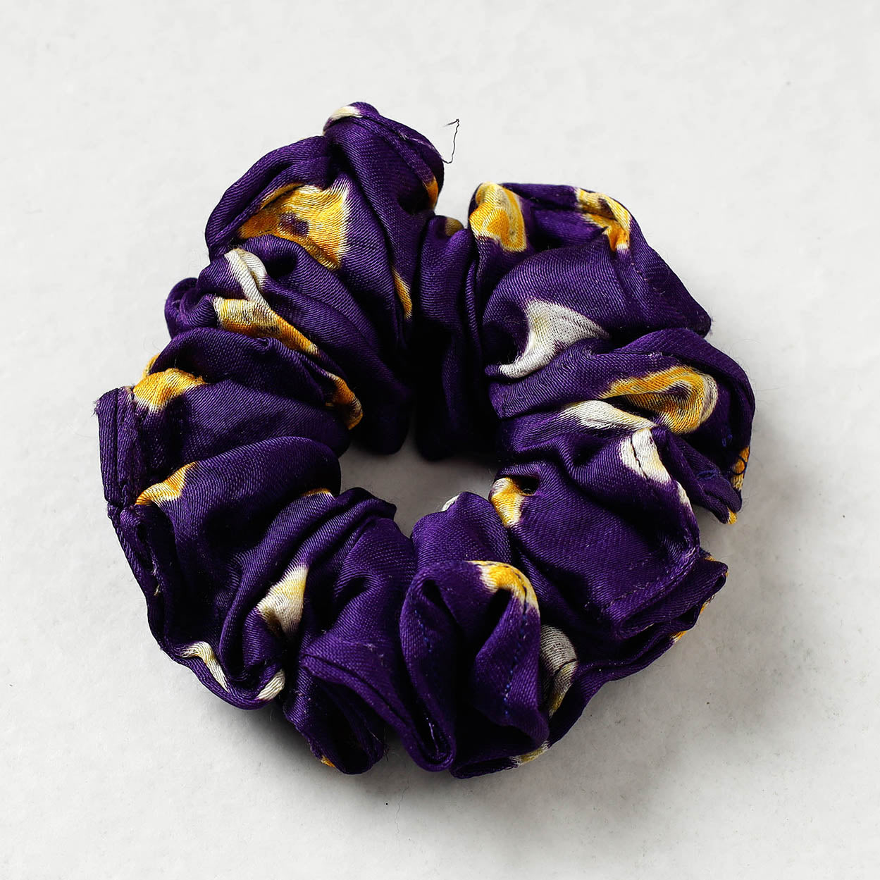 ITOKRI CRAFTS INITIATIVE Bandhani Tie-Dye Cotton Elastic Rubber Band/Scrunchie - view 2