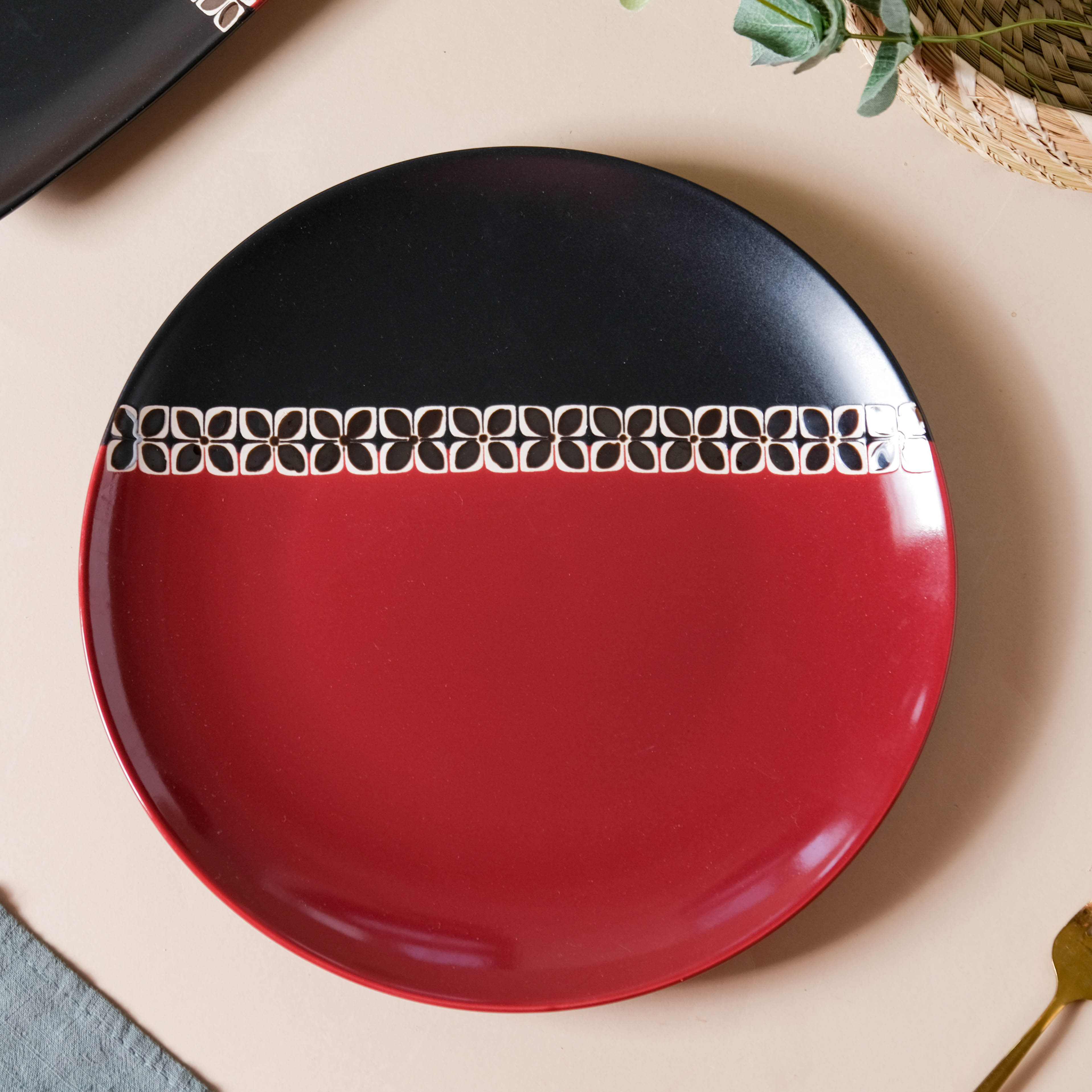 Nestasia Carmine Red and Black Dinner Plate 11 Inch