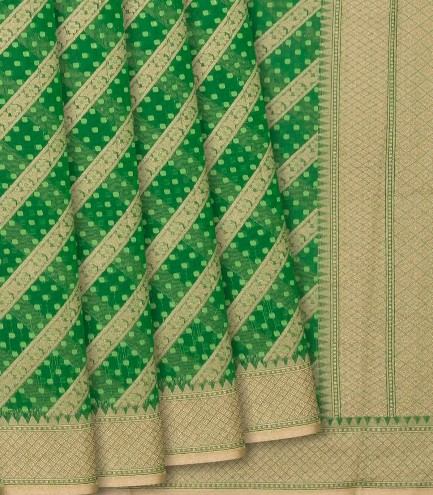 RmKV Green Woven Blended Silk Cotton Saree With Diagonal Floral Motifs -Green
